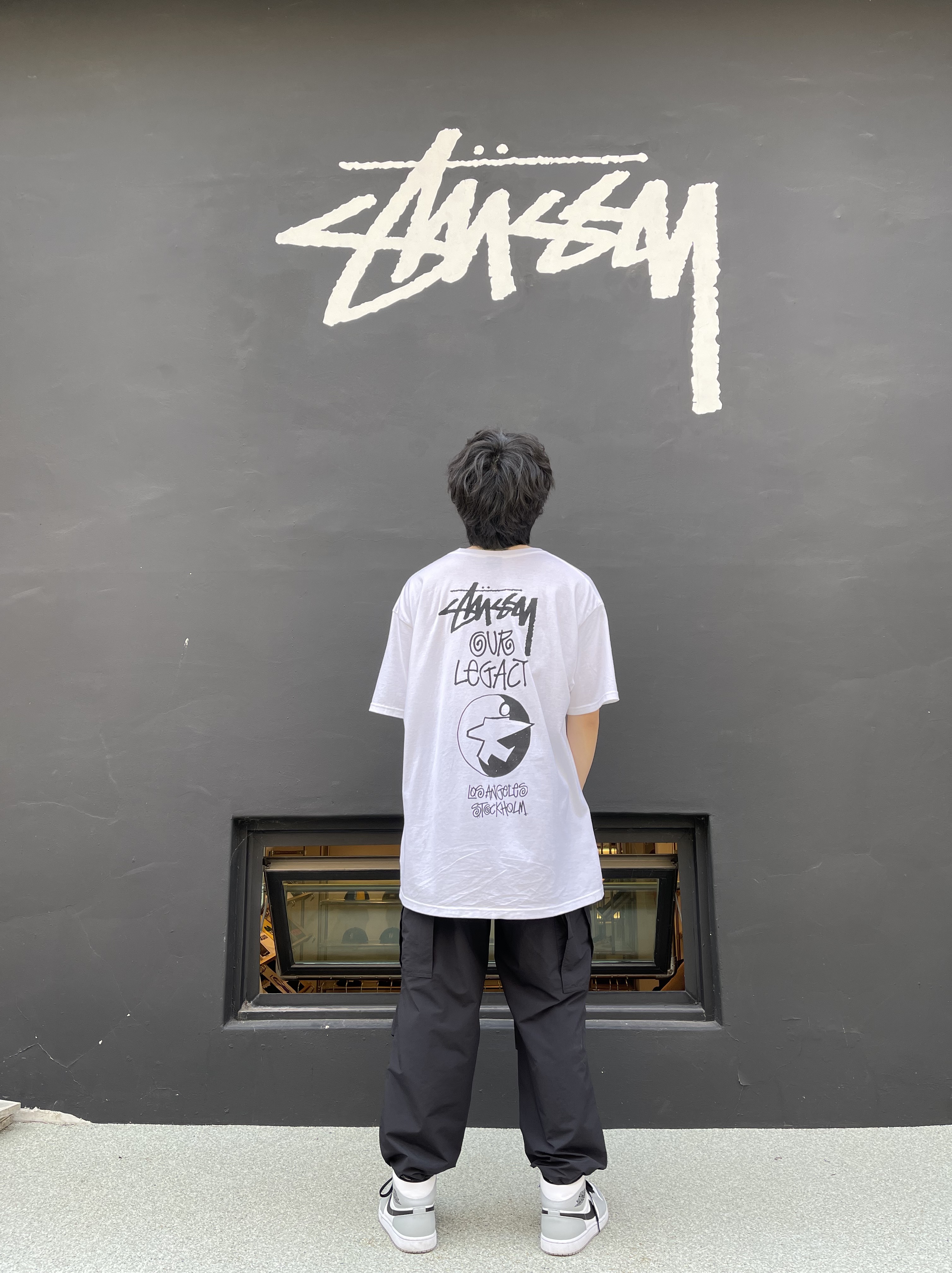 Jordan 1 Mid Light Smoke Grey, Stussy x Our Legacy Surfman T-Shirt White - 21SS 착용 스타일