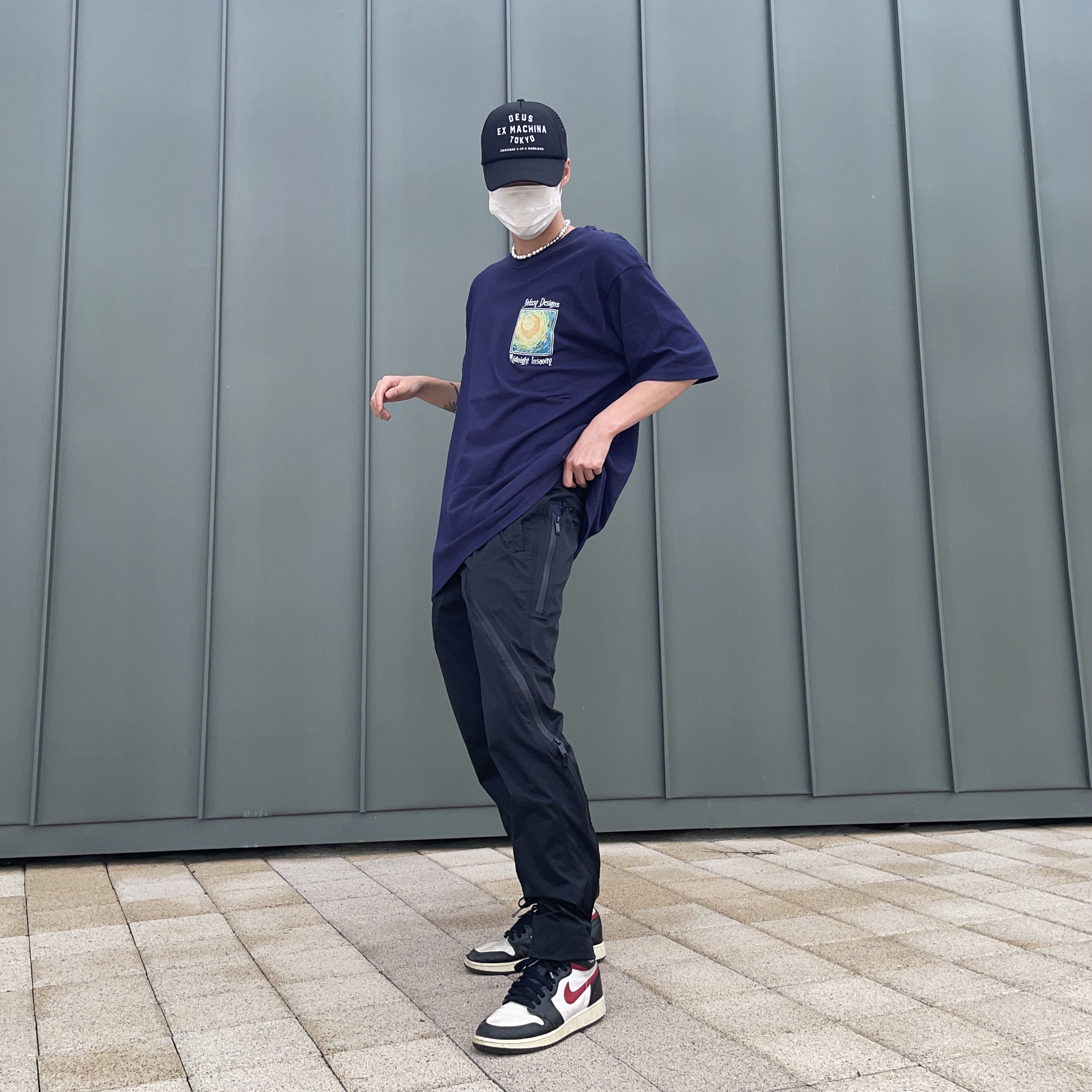 Stussy Midnight Insanity T-Shirt Navy, Jordan 1 Retro High OG Gym Red 착용 스타일