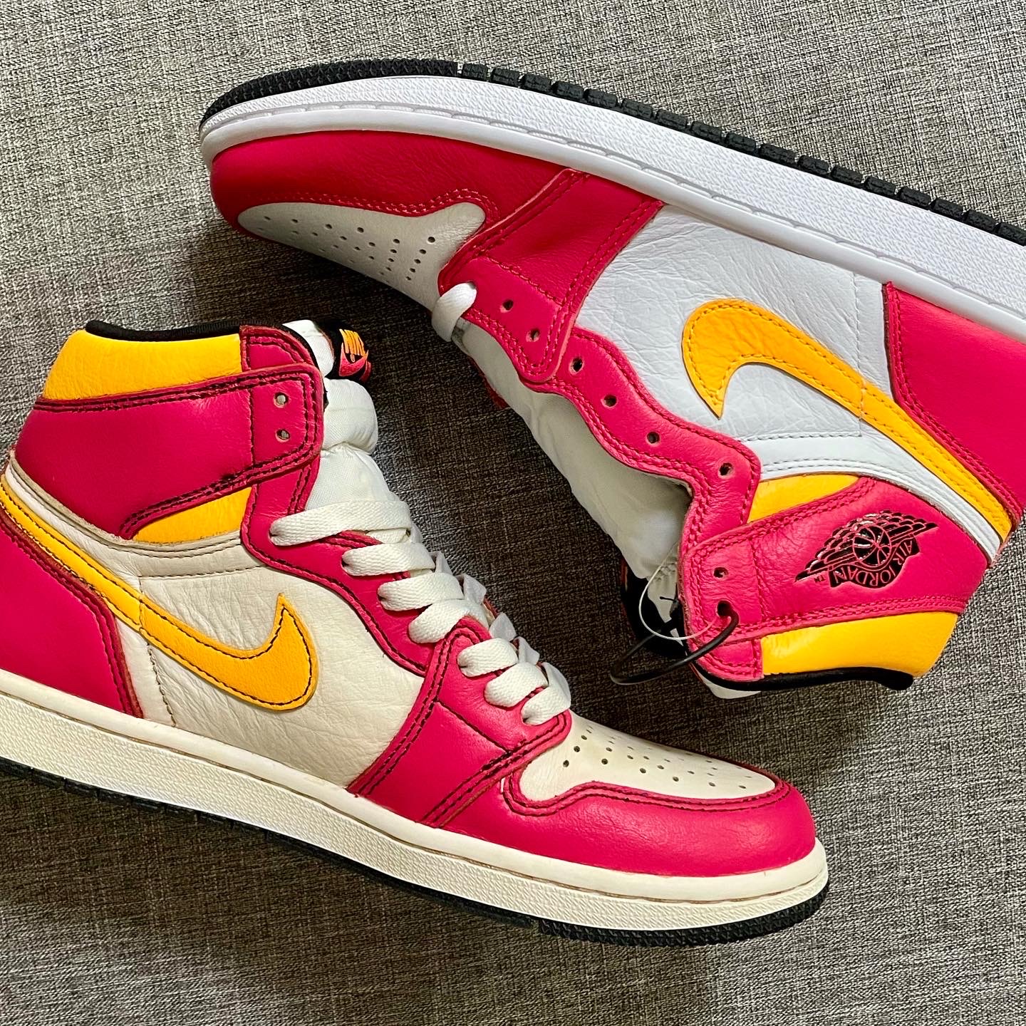 Jordan 1 Retro High OG Light Fusion Red 착용 스타일