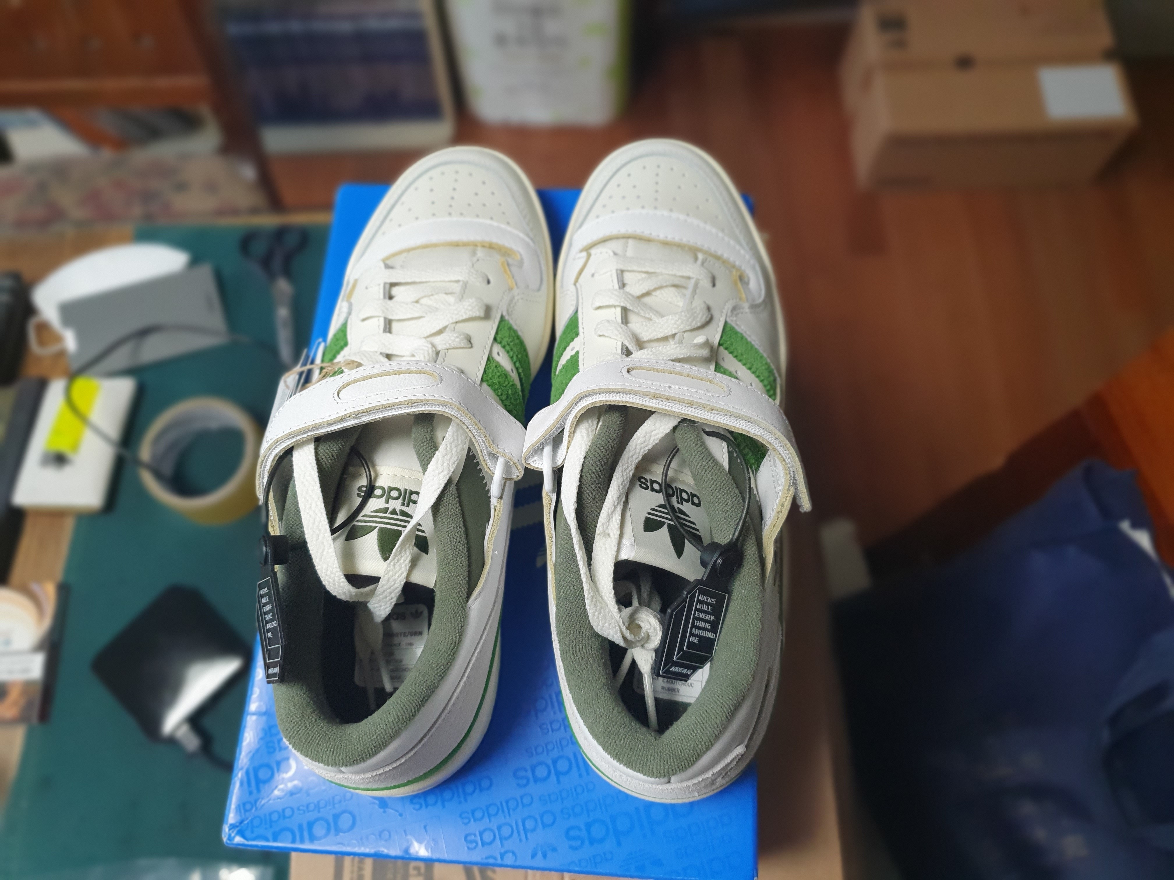 Adidas Forum 84 Low Crew Green 착용 스타일 - 5