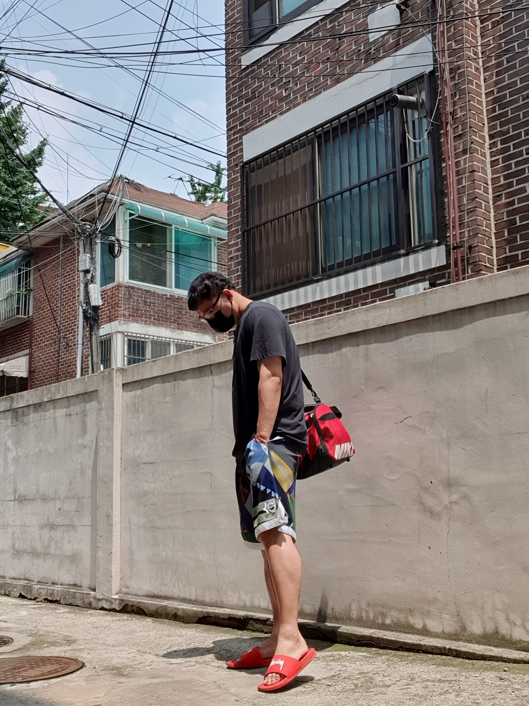 Nike x Stussy Benassi Slide Habanero Red 착용 스타일