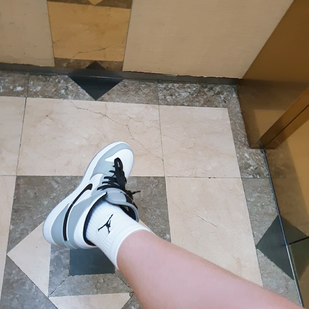 (GS) Jordan 1 Mid Light Smoke Grey 착용 스타일 - 2