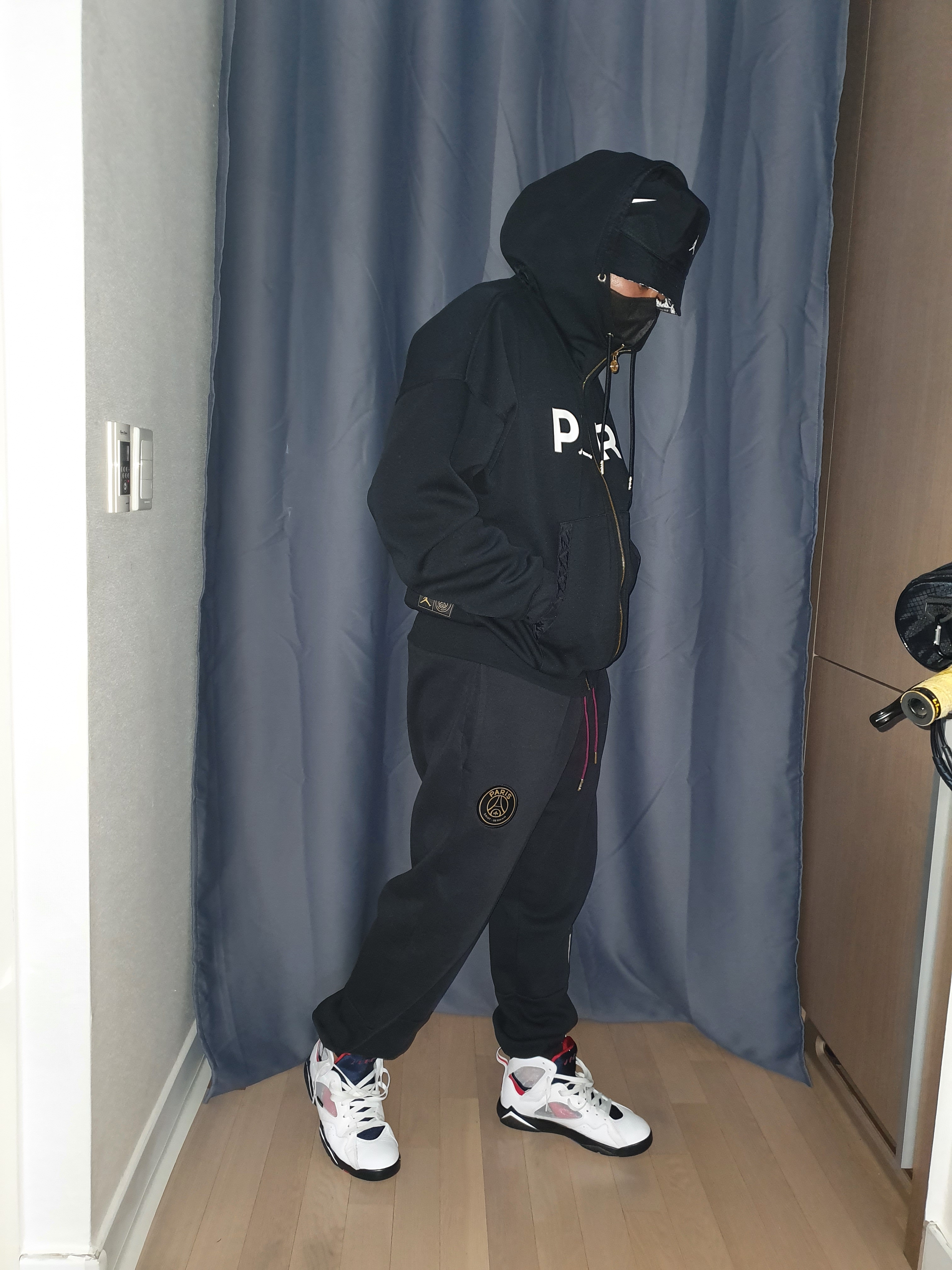 Jordan 7 x Paris Saint-Germain Retro, Jordan Zion Reversible Bucket Hat Black 착용 스타일 - 2
