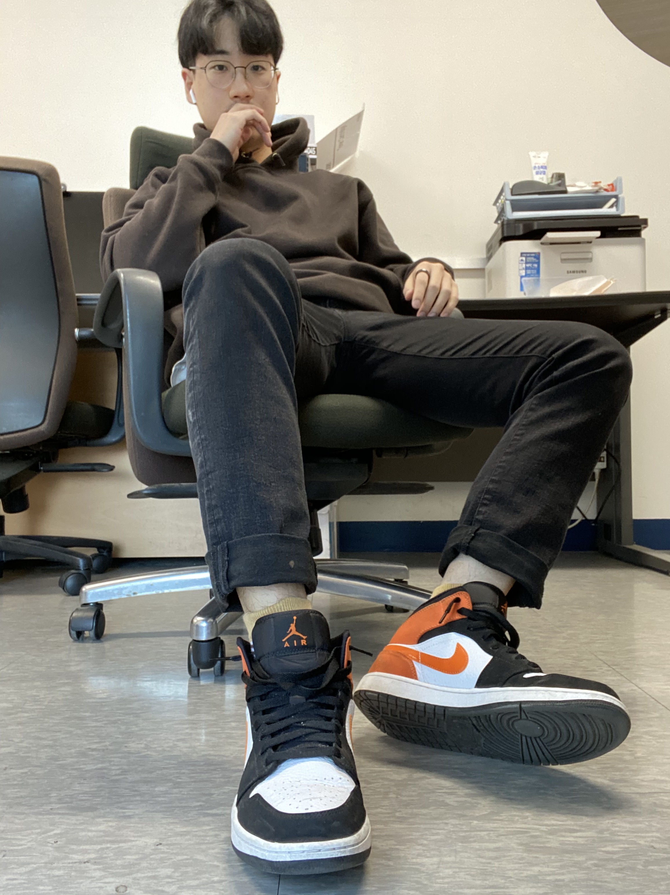 Jordan 1 Mid Shattered Backboard 착용 스타일