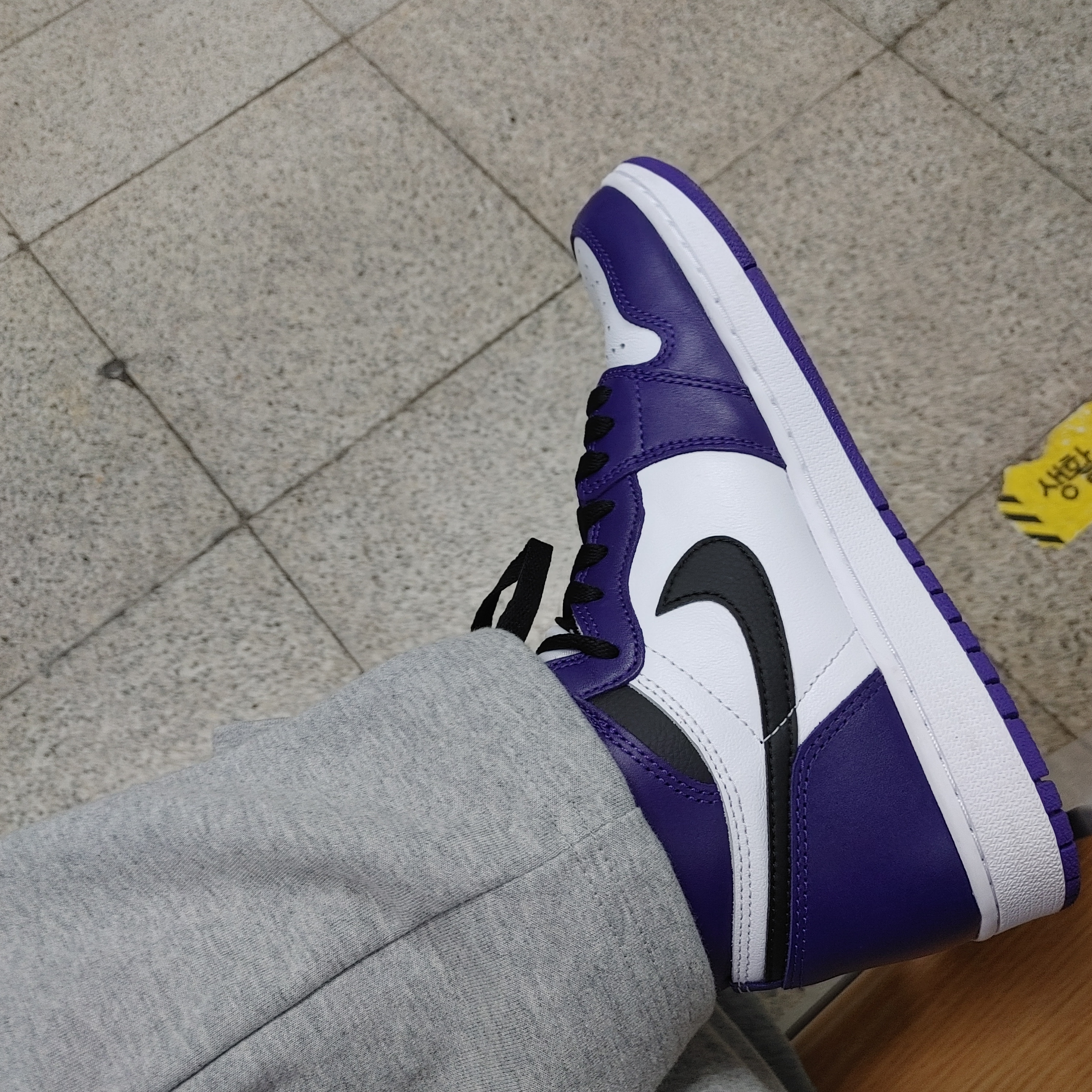 Jordan 1 Retro High OG Court Purple 2020 착용 스타일 - 3