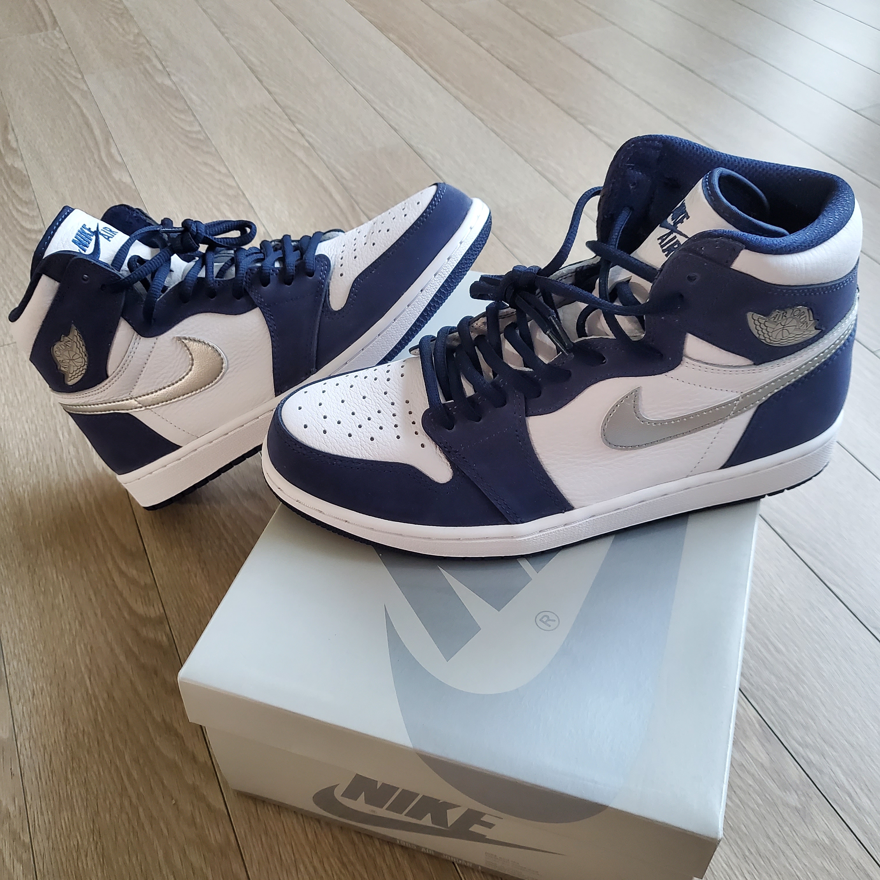 (W) Jordan 1 High OG Court Purple, Jordan 1 Retro High OG CO.JP Midnight Navy 착용 스타일 - 2