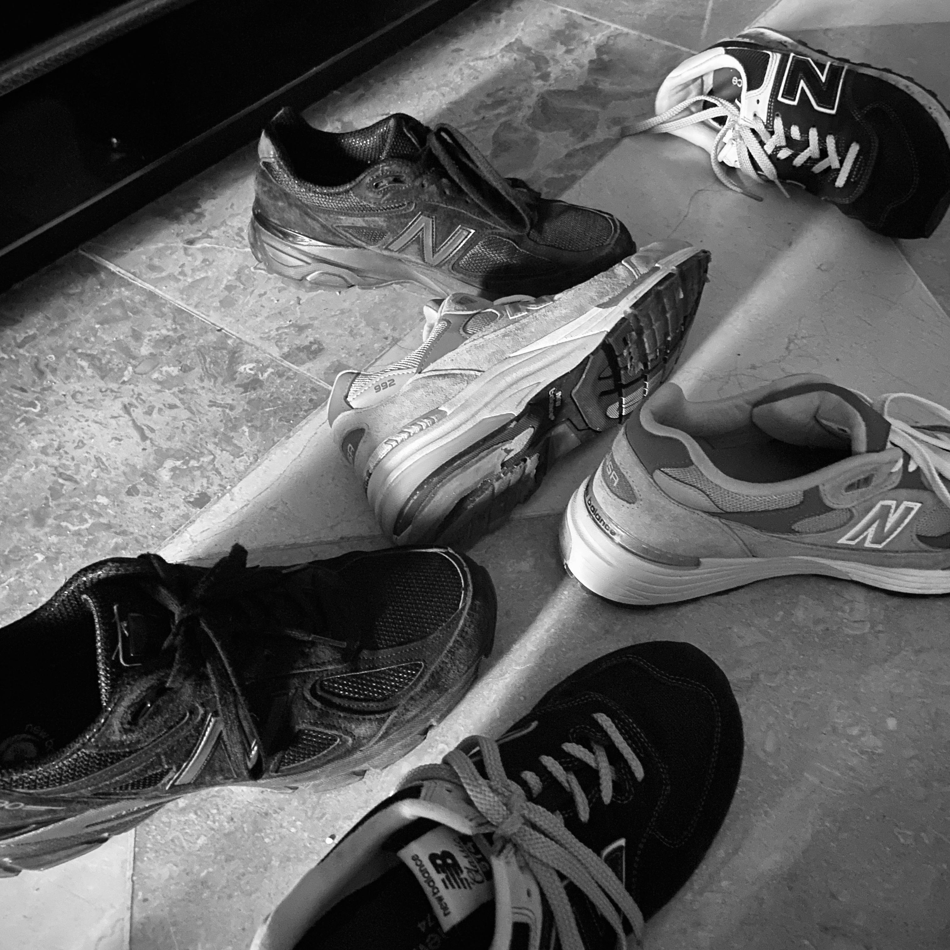 New Balance 992 Made in USA Grey - D Standard, New Balance 990v4 Made in USA Black - D Standard 착용 스타일