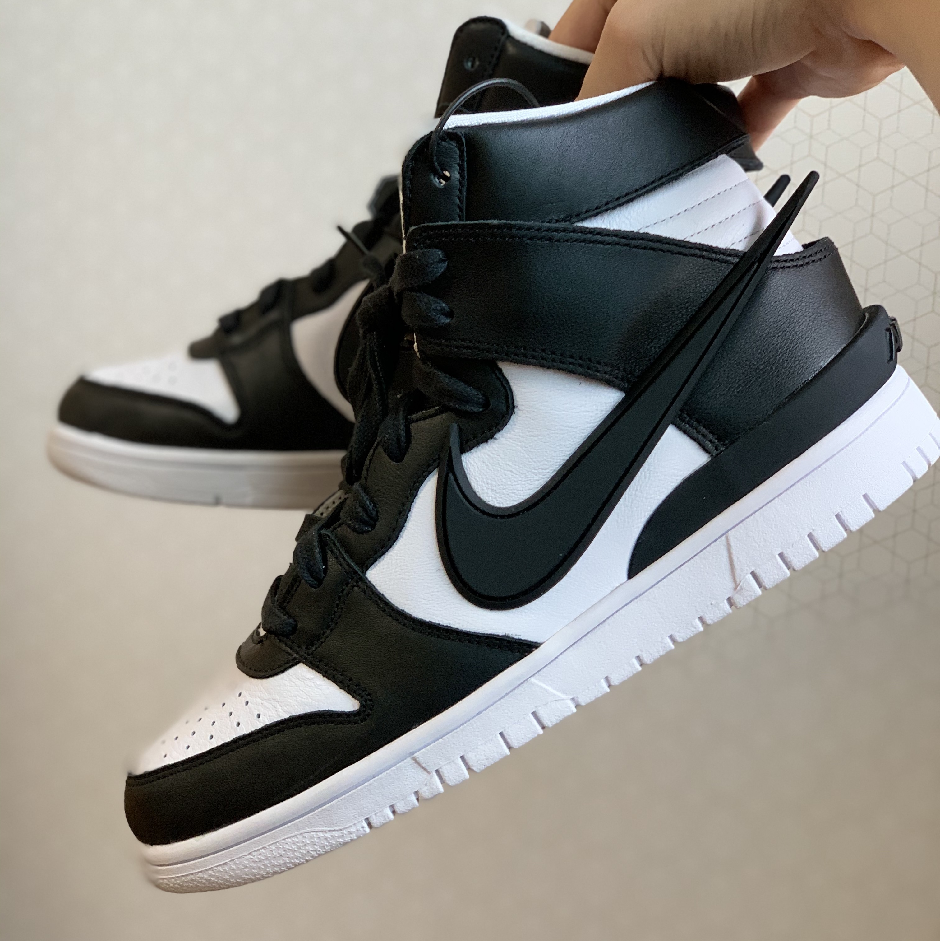 Nike x Ambush Dunk High Black 착용 스타일 - 1