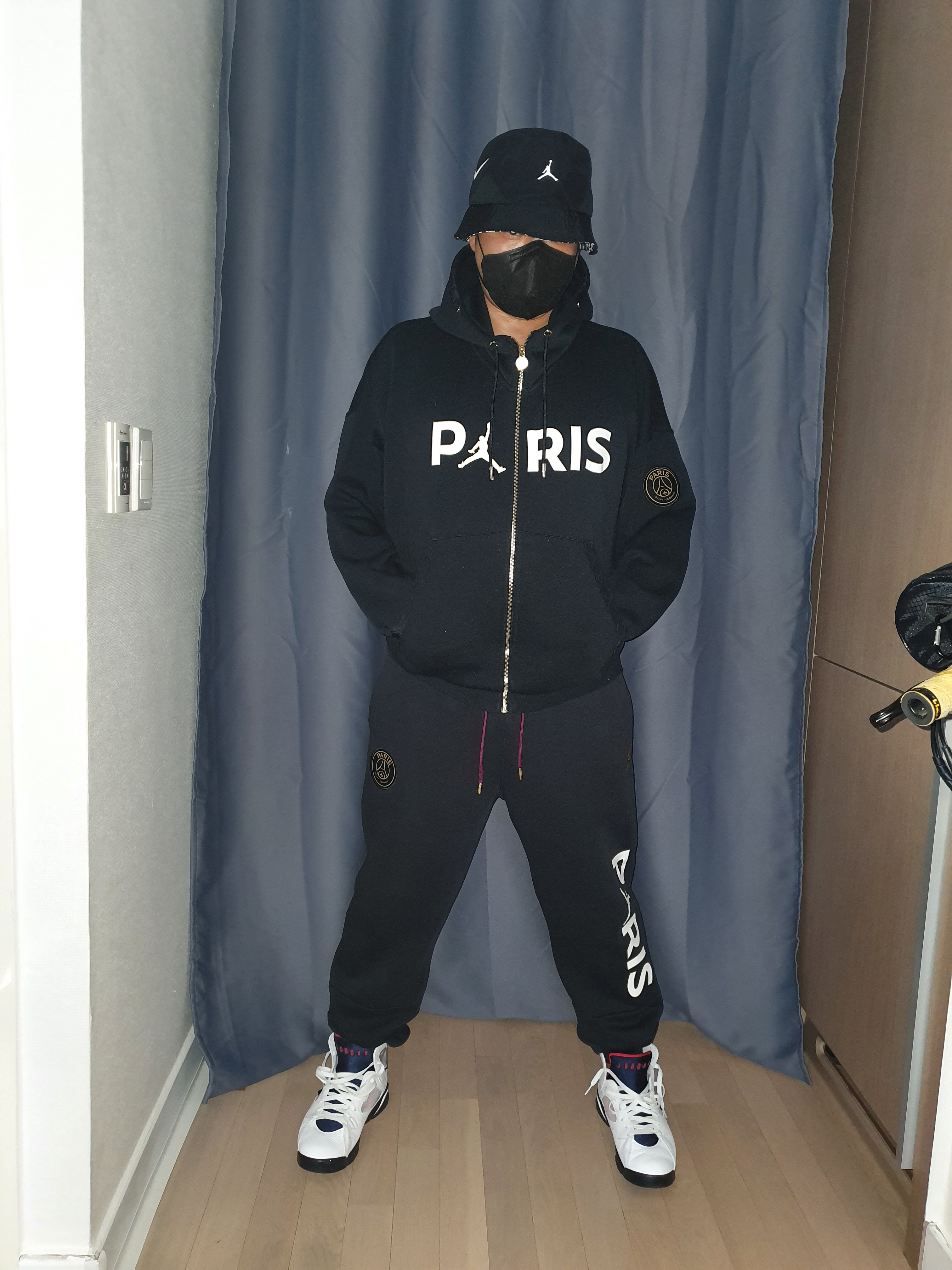 Jordan 7 x Paris Saint-Germain Retro, Jordan Zion Reversible Bucket Hat Black 착용 스타일 - 4