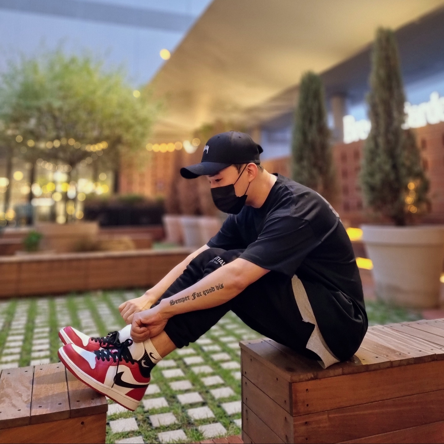 Essentials Sweatpants Dark Slate/Black 2020, Jordan 1 Low Gym Red White 착용 스타일