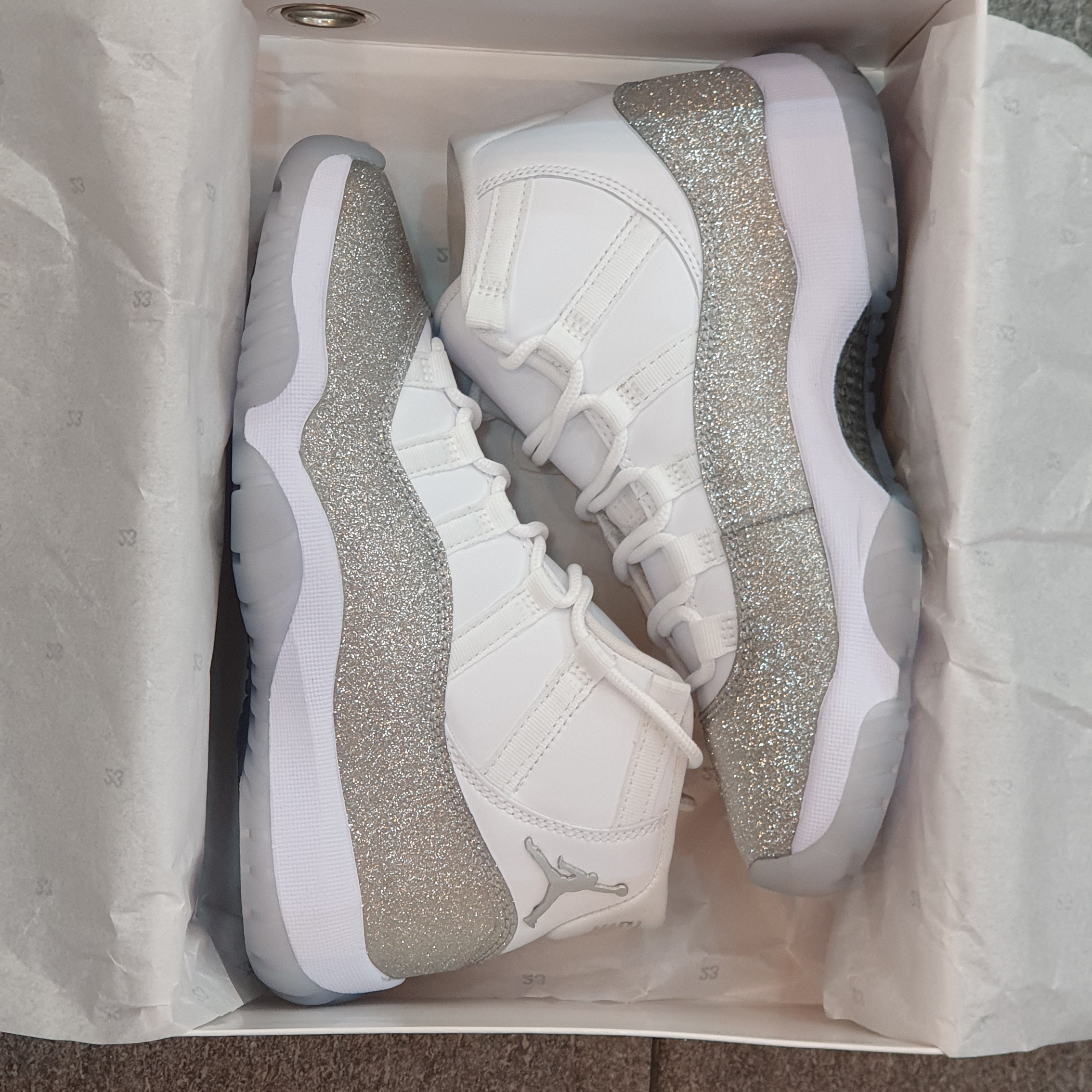 (W) Jordan 11 Retro Vast Grey 착용 스타일 - 3
