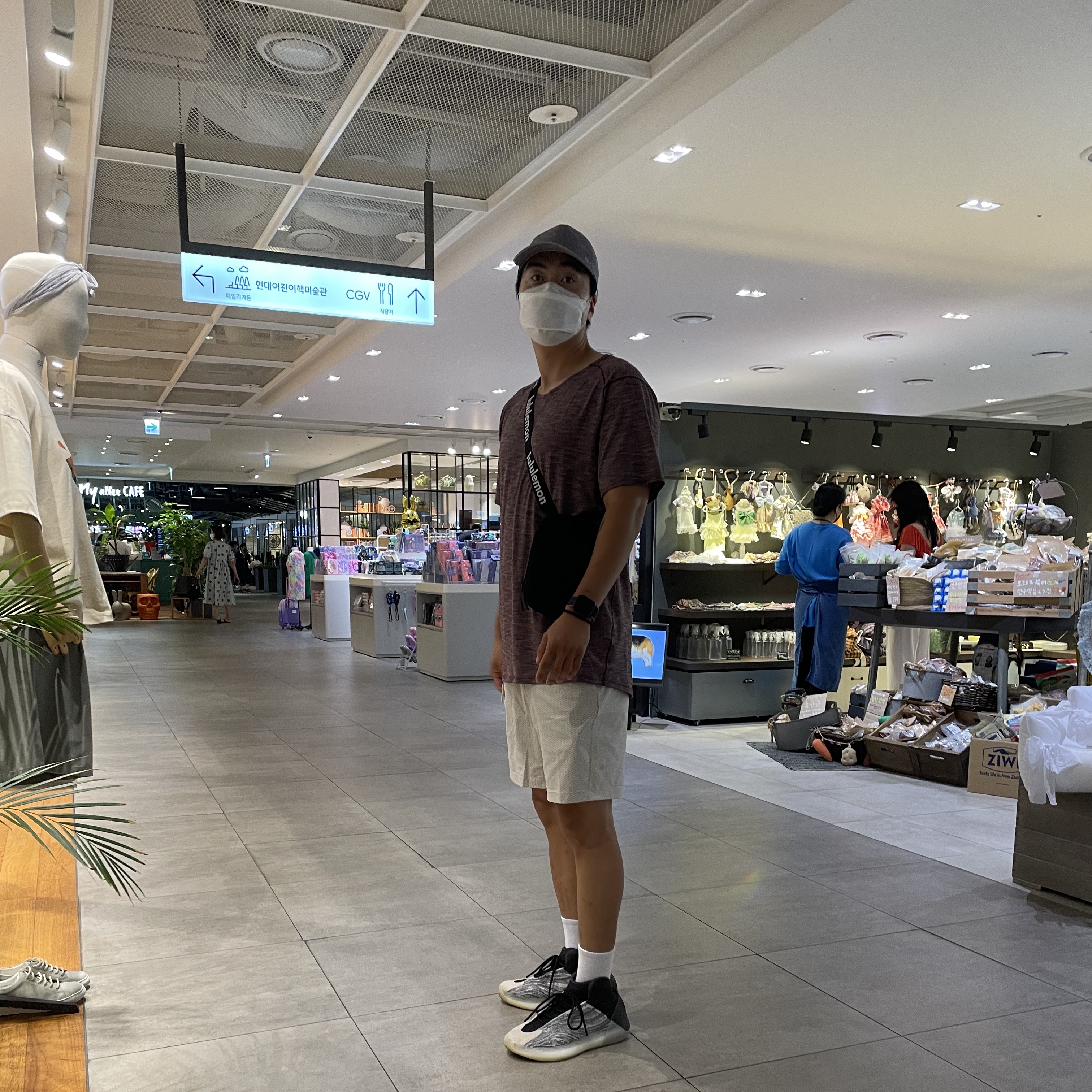 Adidas Yeezy QNTM Lifestyle 착용 스타일