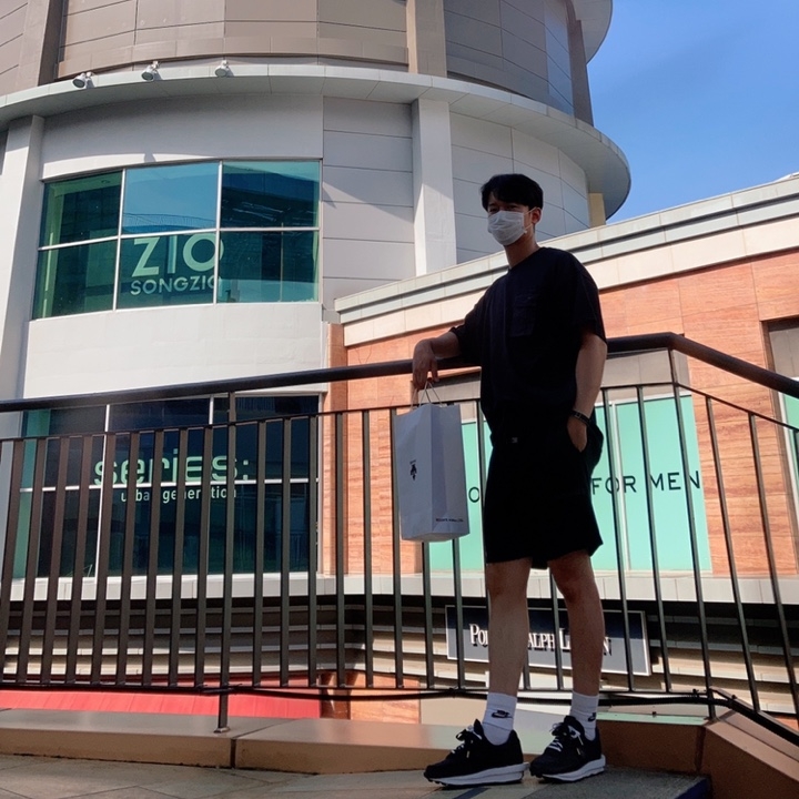 Nike x Sacai LDWaffle Black Nylon, Essentials Sweatshorts Black 2020 착용 스타일