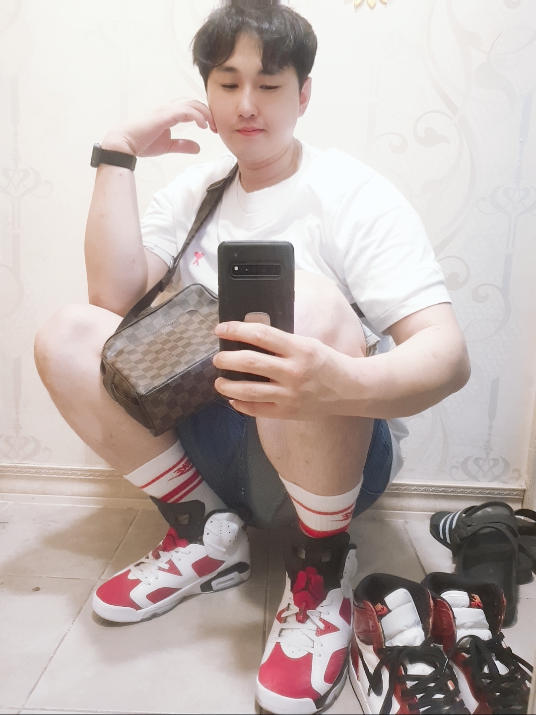 Jordan 1 Retro High OG Light Fusion Red, AMI de Coeur T-Shirt White Blanc 착용 스타일 - 4