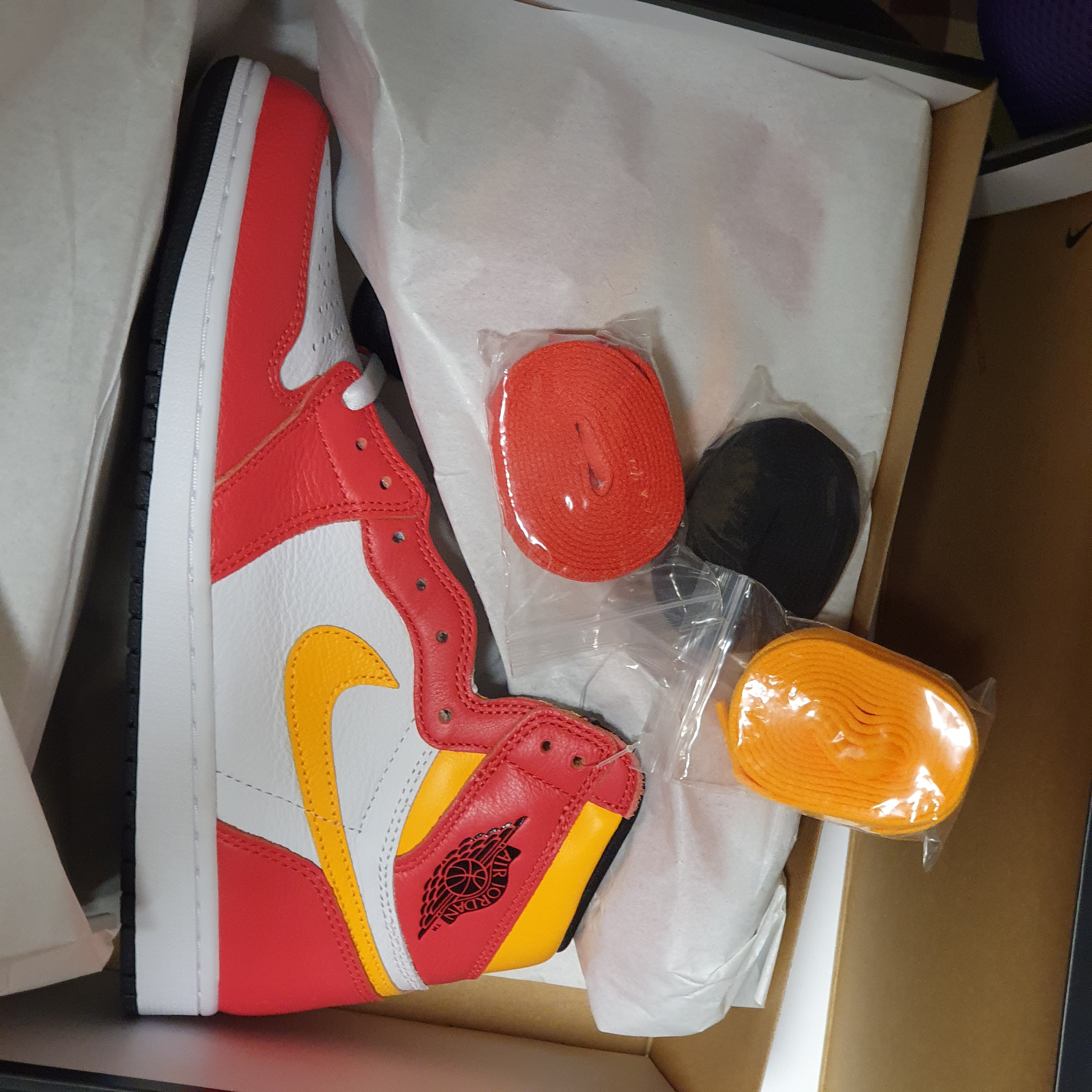 Jordan 1 Retro High OG Light Fusion Red 착용 스타일
