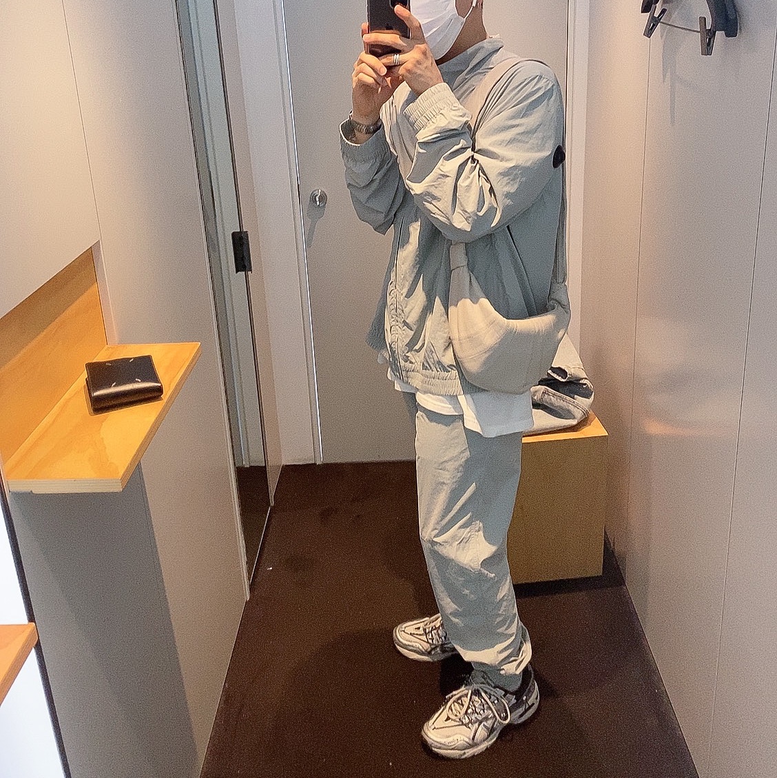 Asics x Andersson Bell Gel-1090 Glacier Grey Silver 착용 스타일
