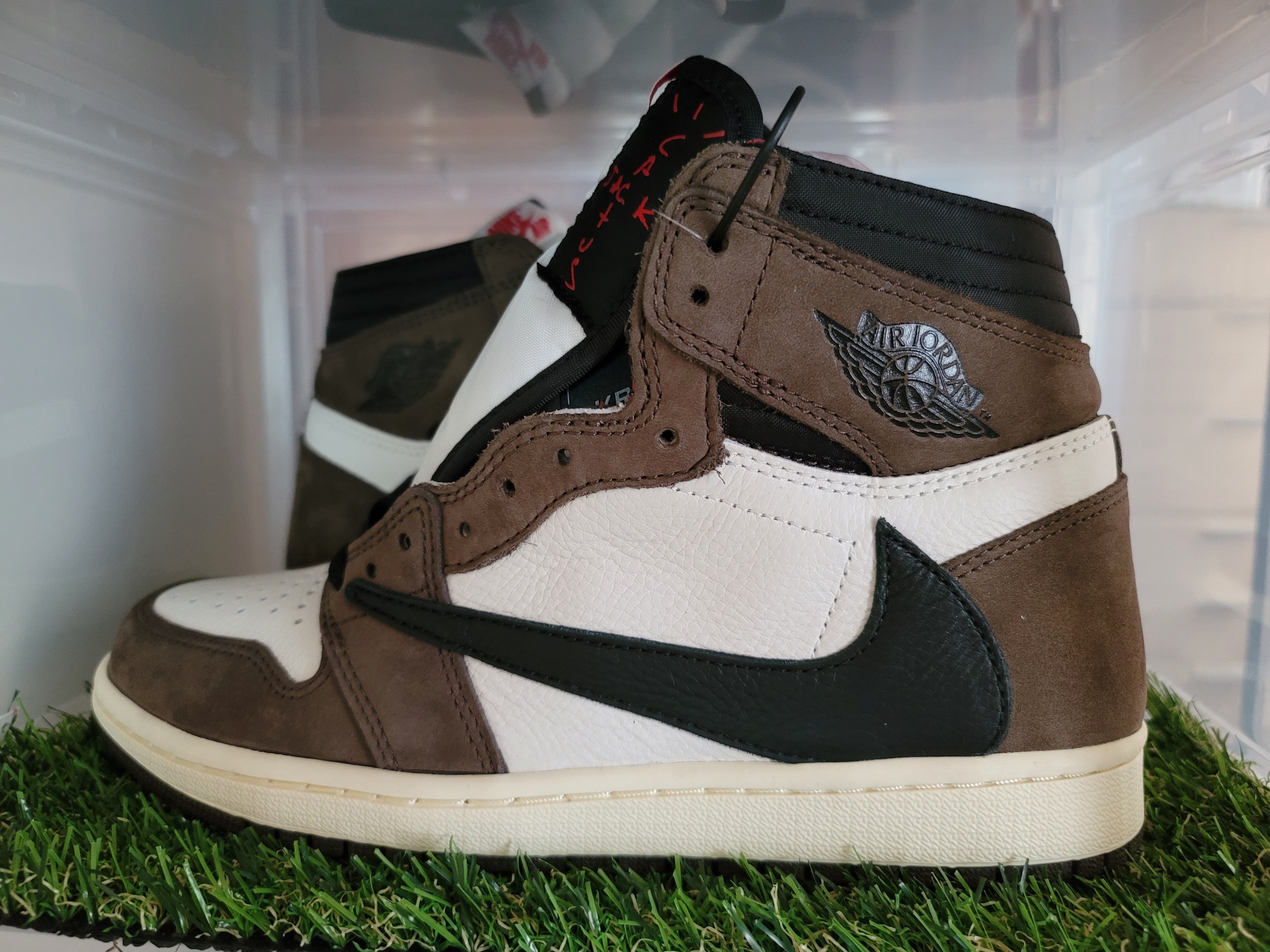Jordan 1 x Travis Scott Retro High OG SP Mocha 착용 스타일