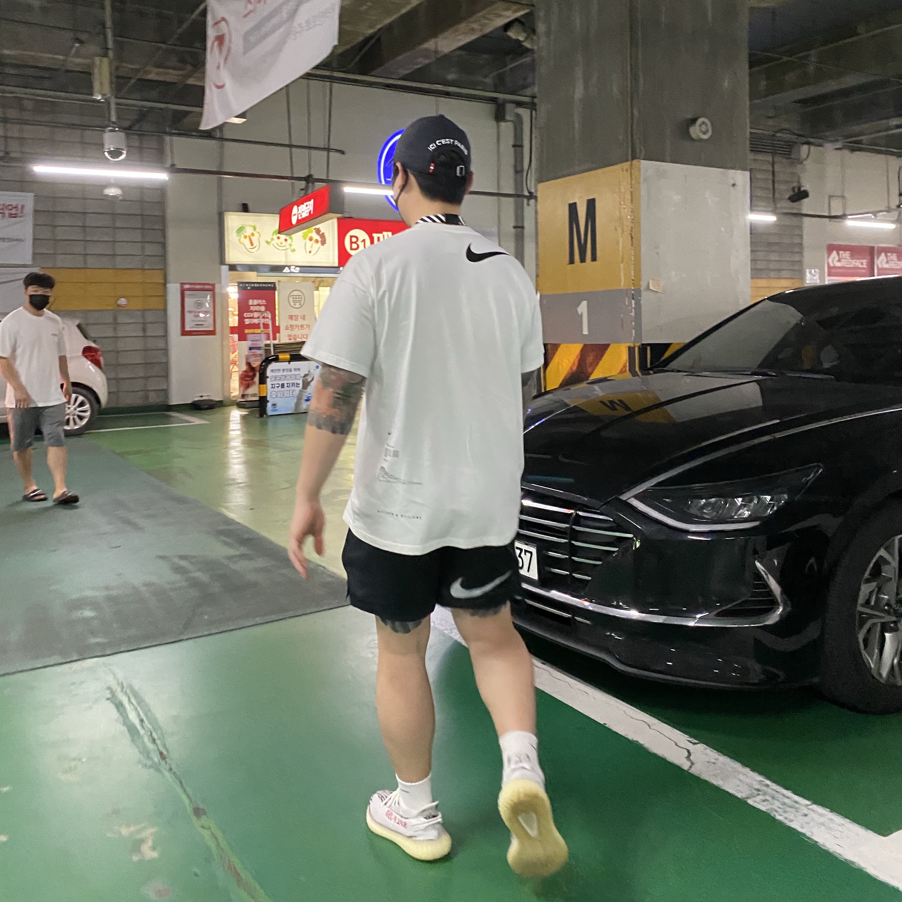 Adidas Yeezy Boost 350 V2 Zebra 2017/2019/2020, Nike x Stussy Water Shorts Off Noir 착용 스타일