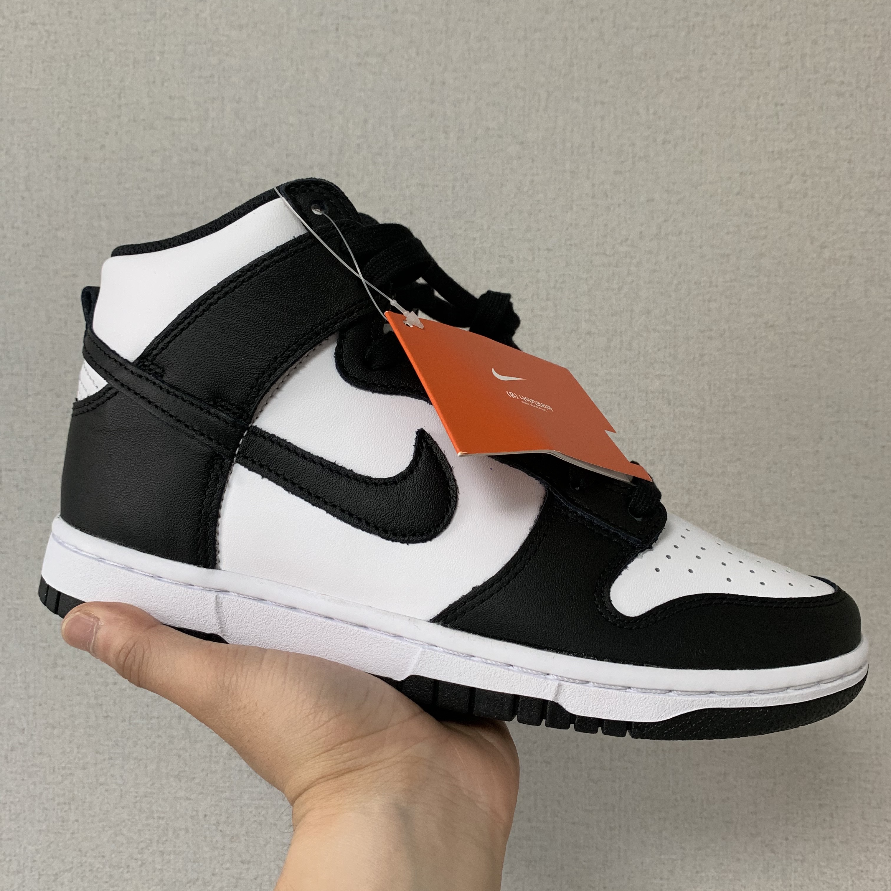 Nike Dunk High Retro Black and White 착용 스타일