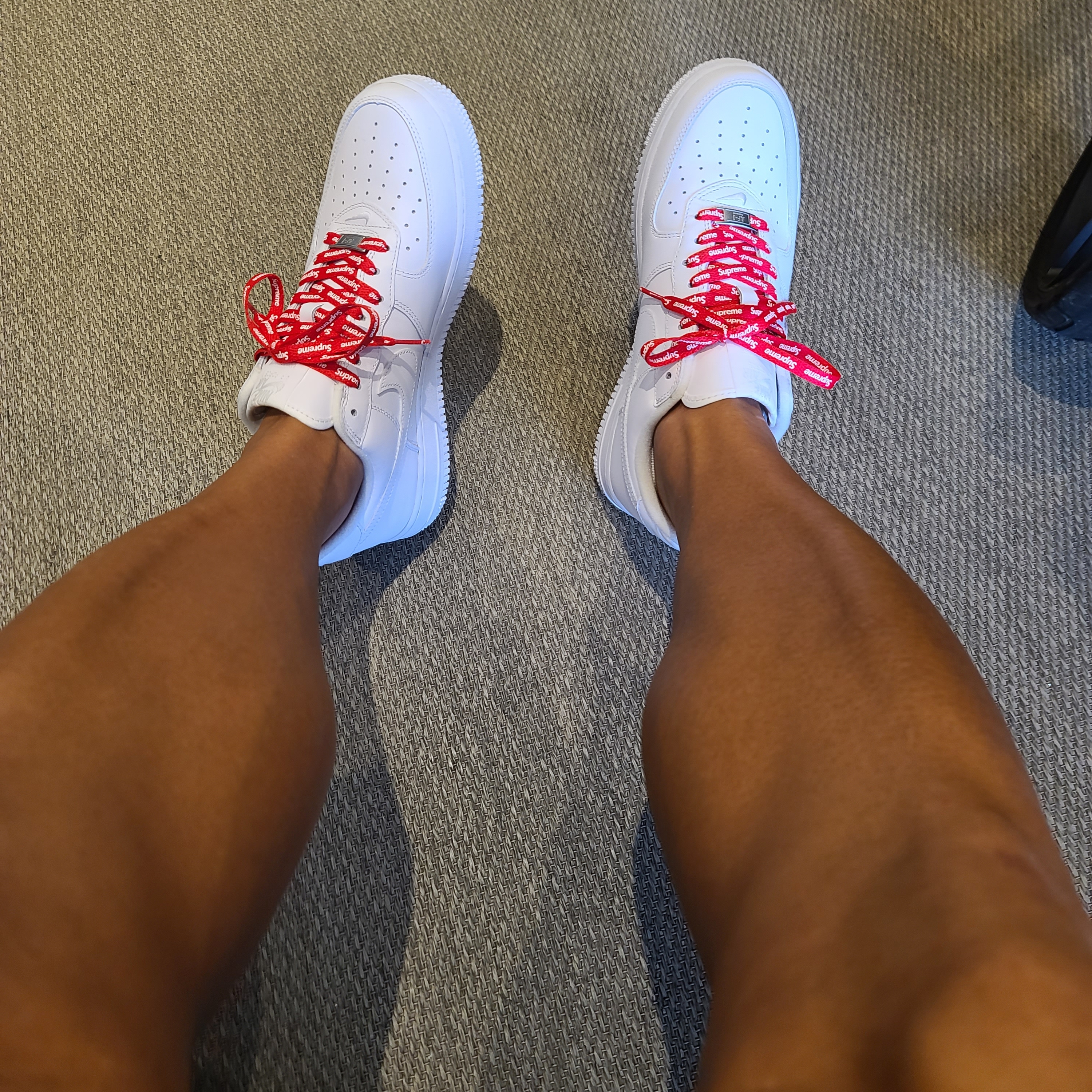 Nike x Supreme Air Force 1 Low White 착용 스타일
