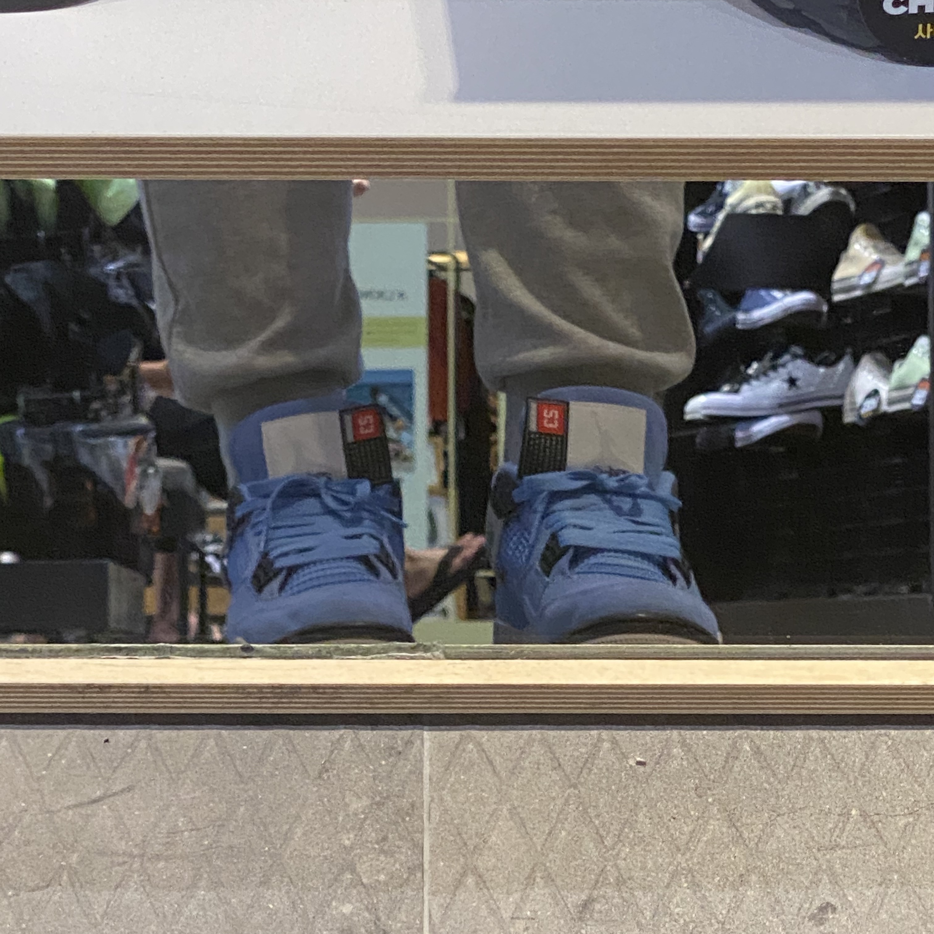 Jordan 1 Retro High OG Royal Toe, Jordan 3 x Fragment Retro SP White Black 착용 스타일 - 3
