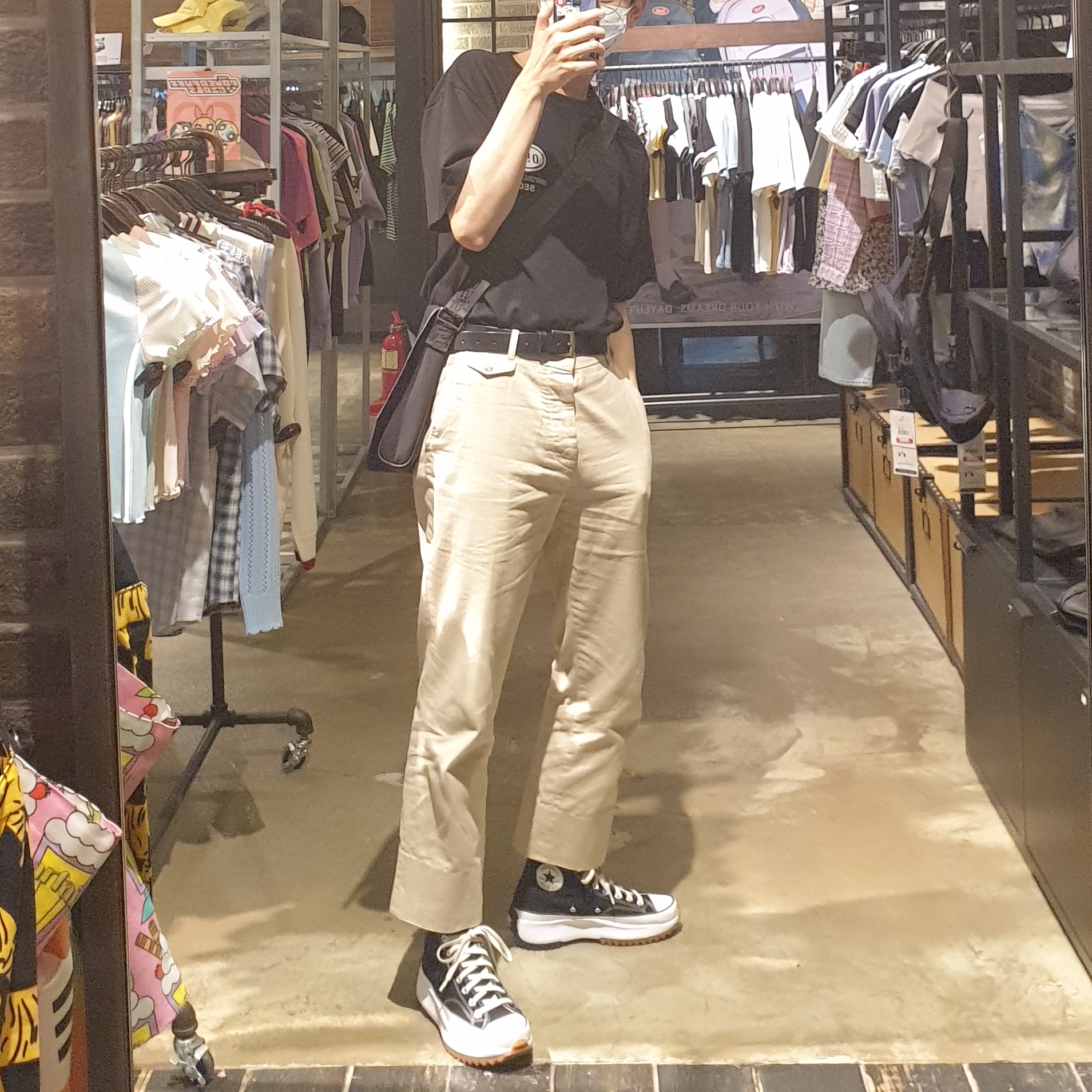 Converse Run Star Hike Hi Black White Gum 착용 스타일