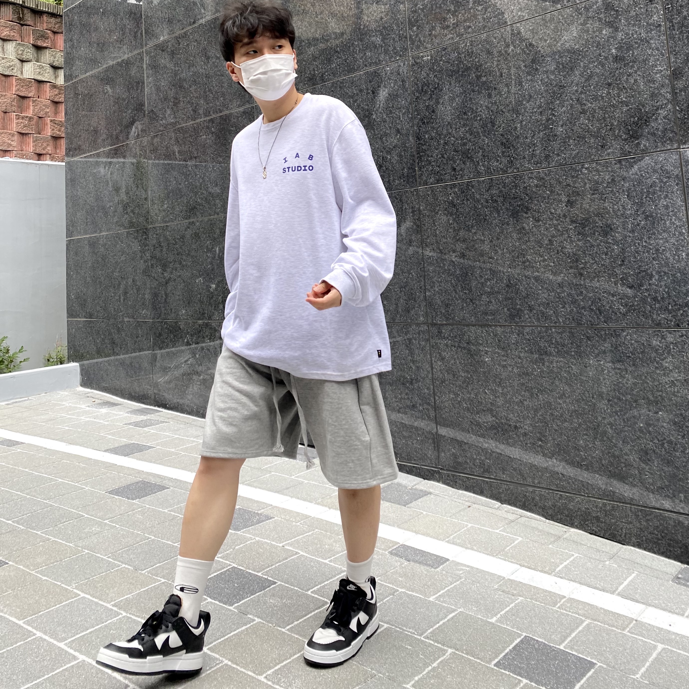 IAB Studio Long Sleeve Light Gray, (W) Nike Dunk Low Disrupt Black White 착용 스타일