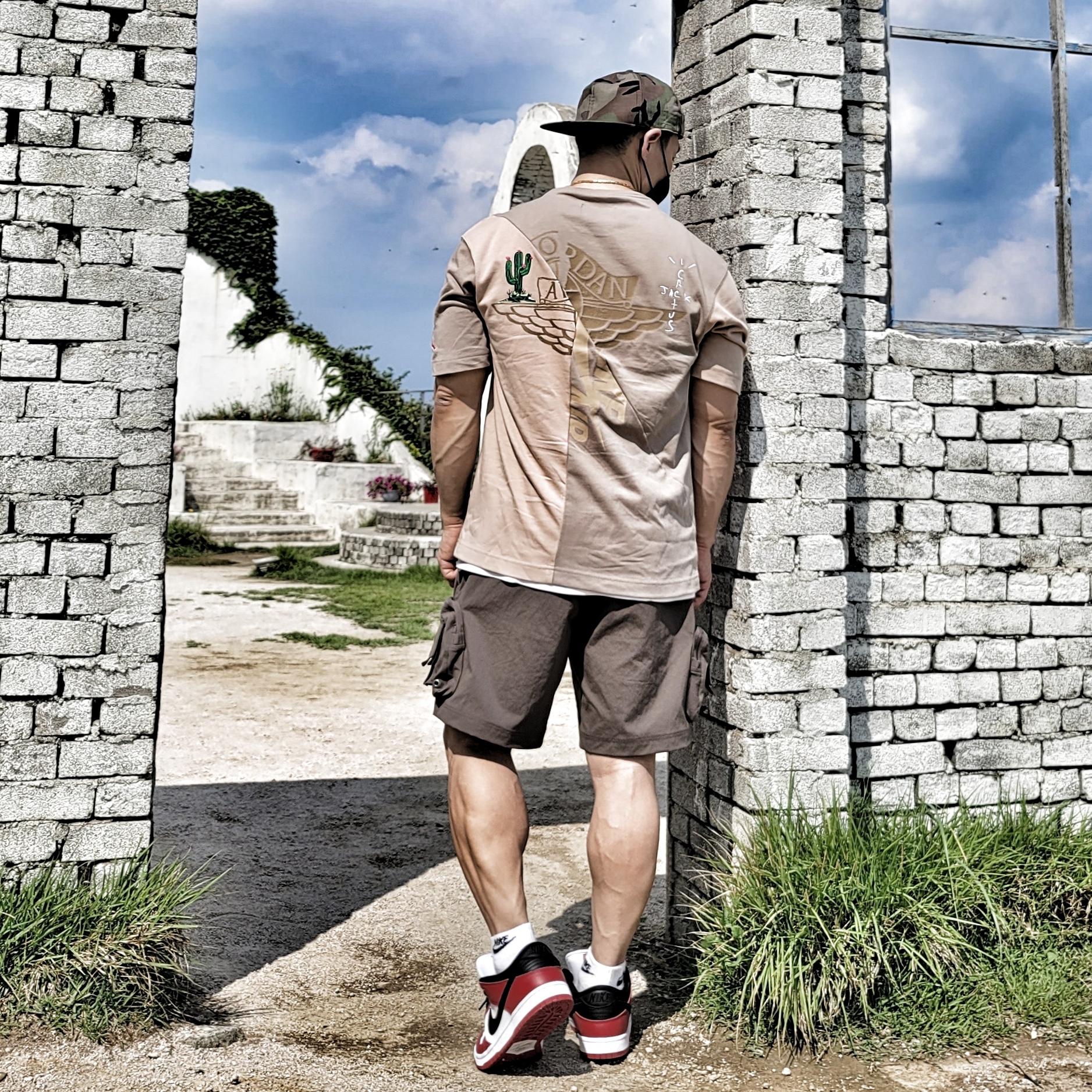 Jordan x Travis Scott S/S Top - Asia, Nike ACG Cargo Shorts Ironstone - Asia 착용 스타일 - 3