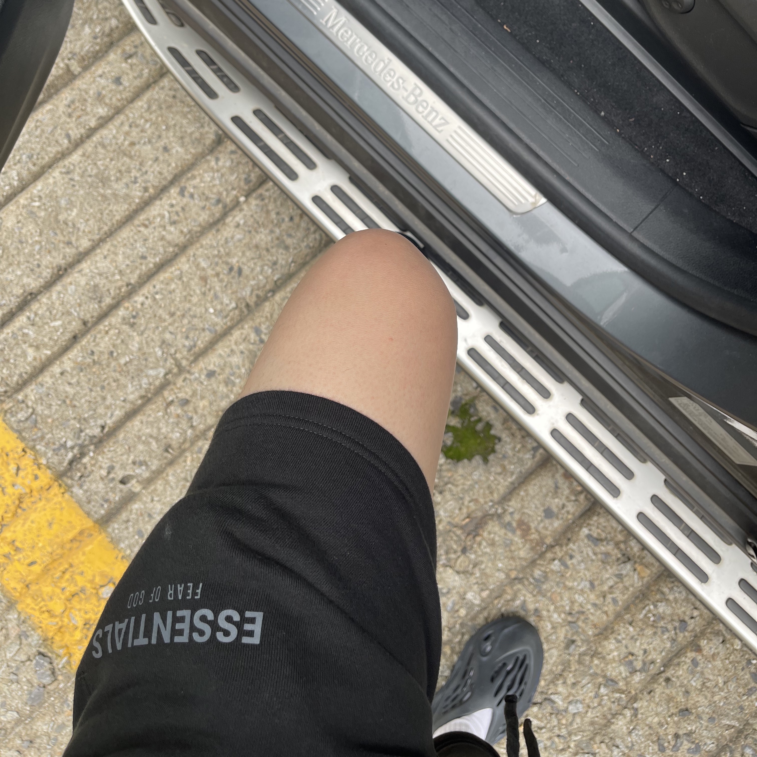 Essentials Sweatshorts Black - 21SS, Adidas Yeezy Foam RNNR Mineral Blue 착용 스타일
