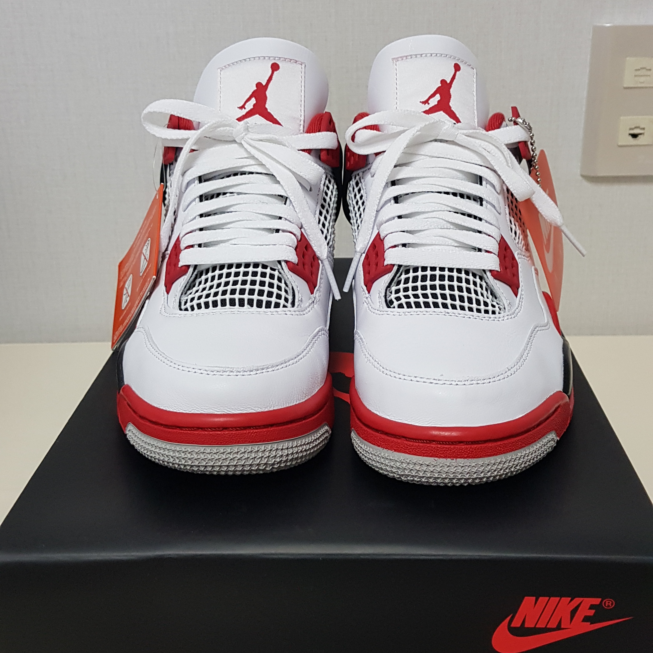 Jordan 4 Retro OG Fire Red 2020 착용 스타일 - 2