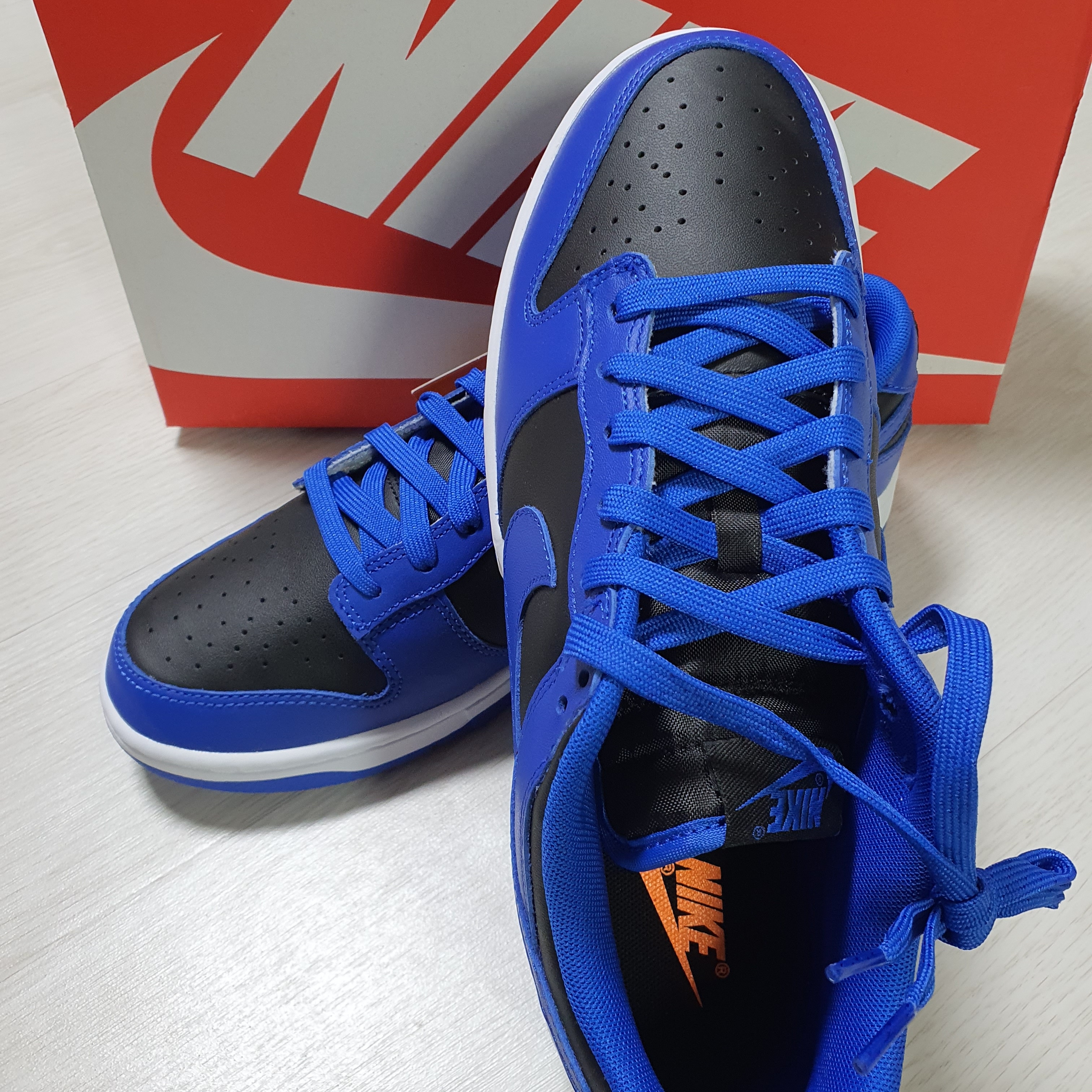 Nike Dunk Low Retro Hyper Cobalt 착용 스타일 - 1