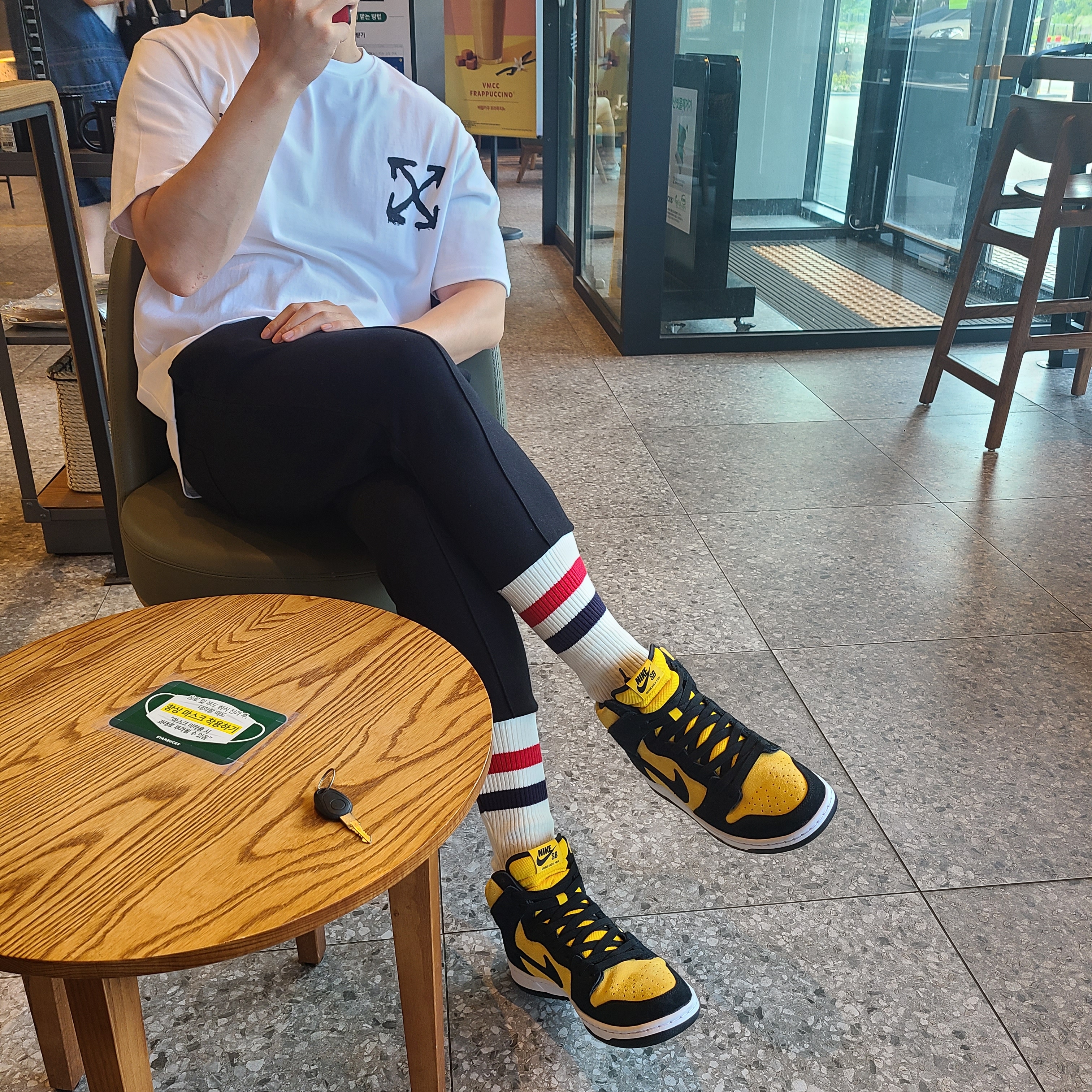 Nike SB Dunk High Pro Maize and Black 착용 스타일 - 2