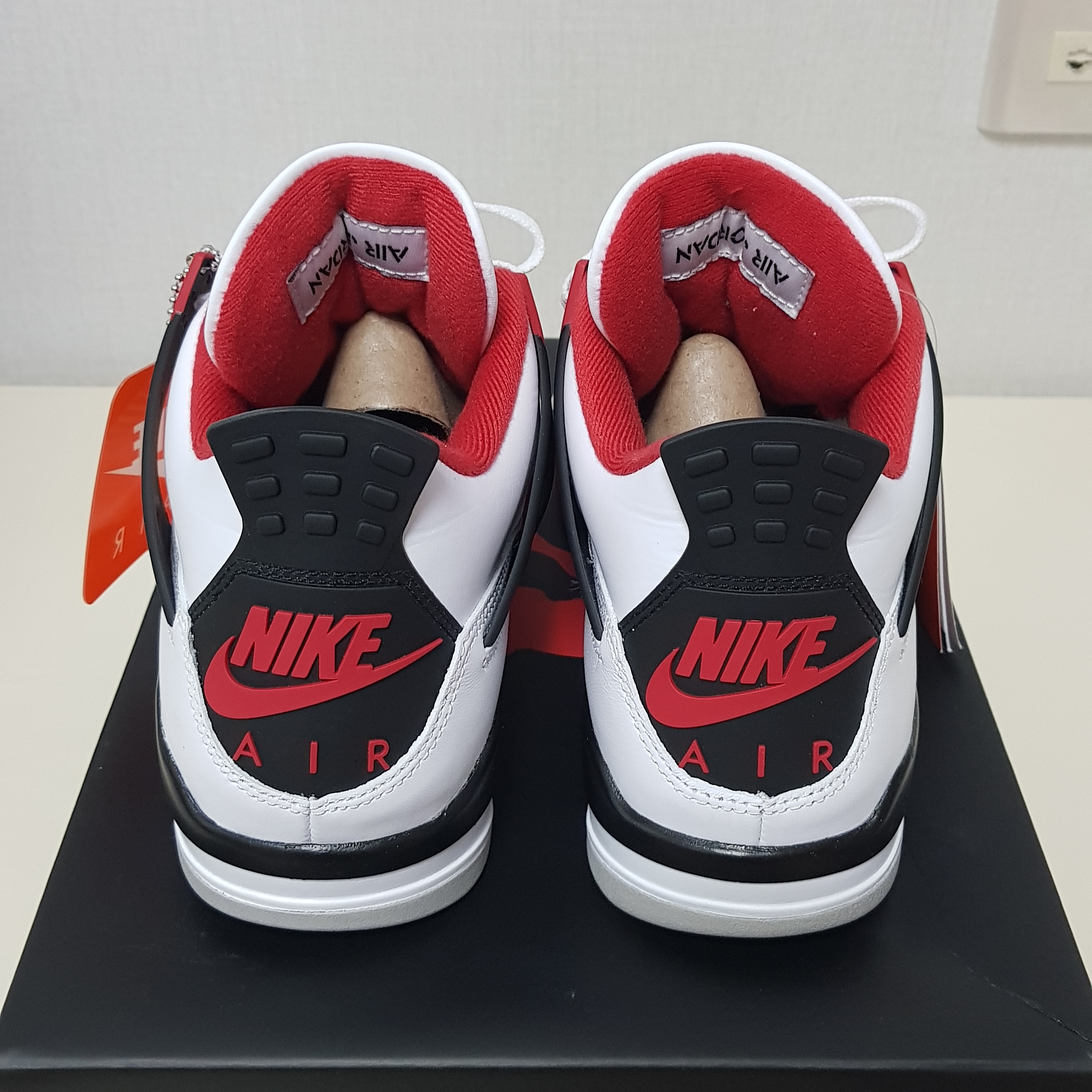 Jordan 4 Retro OG Fire Red 2020 착용 스타일 - 3