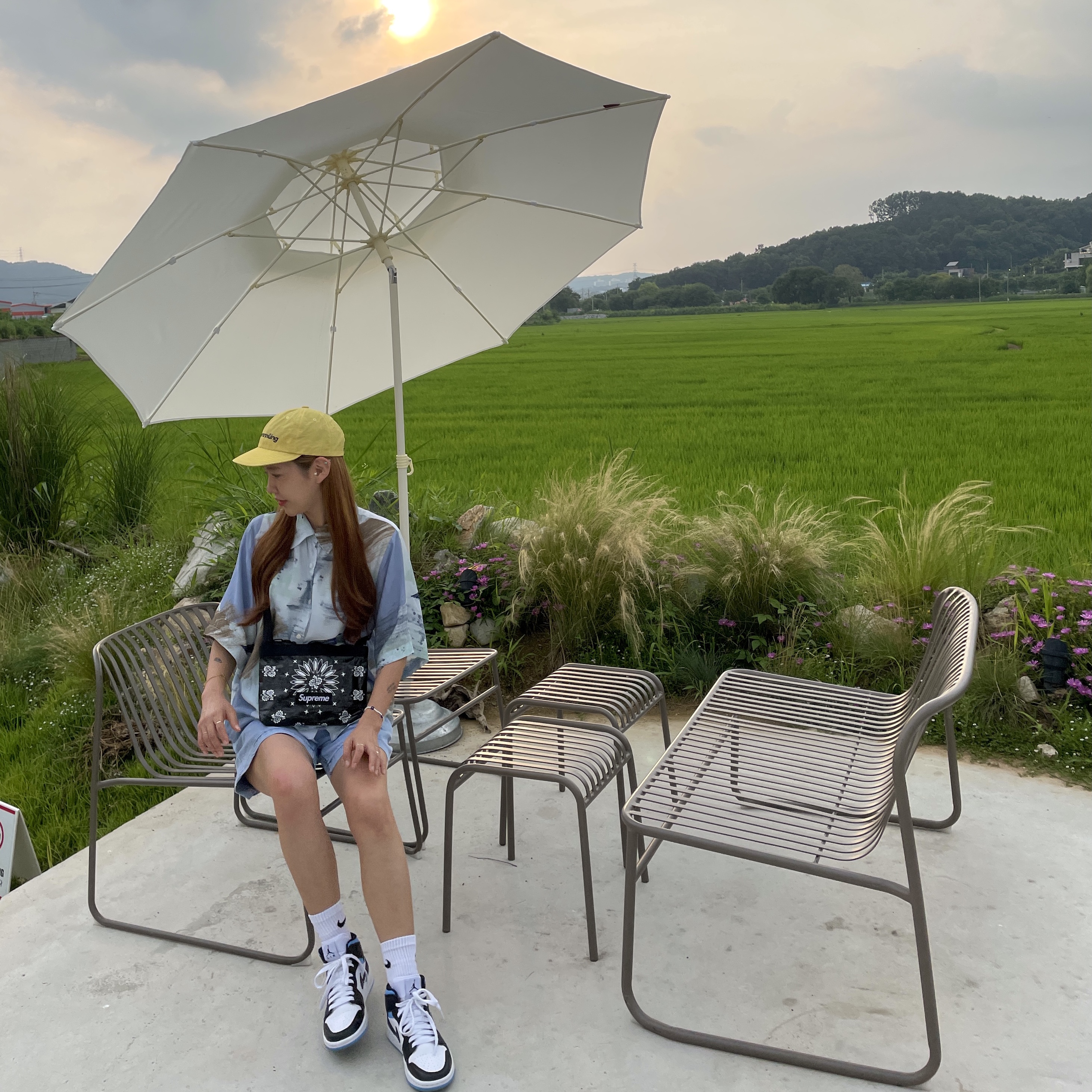 (W) Jordan 1 Mid White Black University Blue, Supreme Bandana Tarp Side Bag Black - 21SS 착용 스타일 - 1