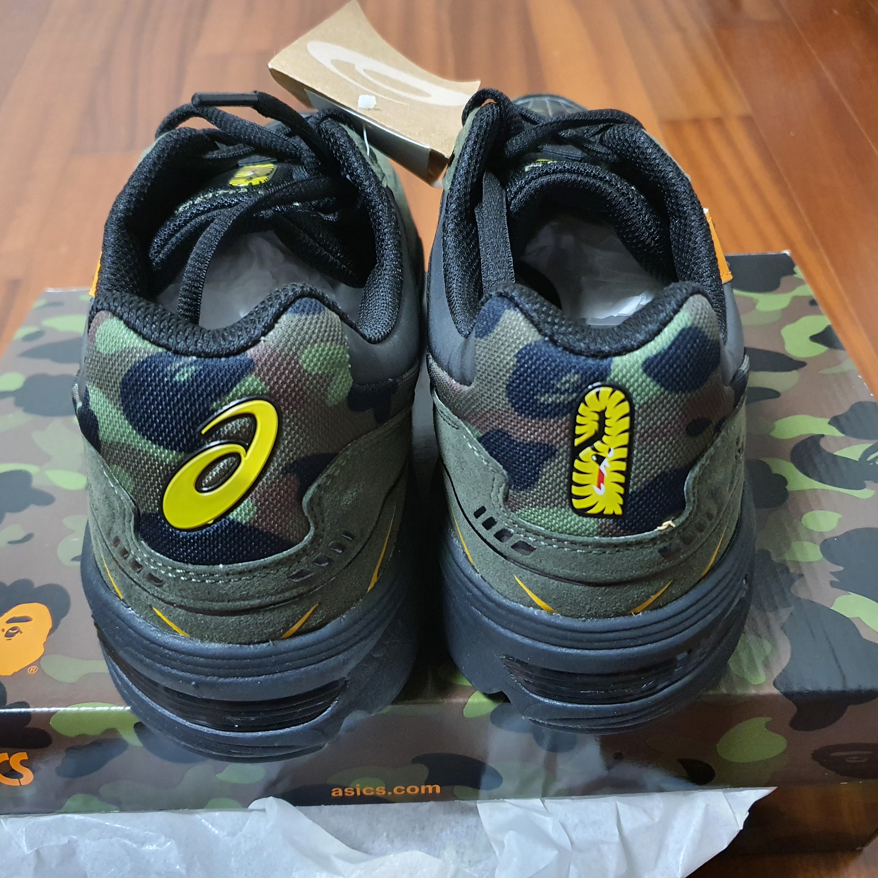 Asics x BAPE Gel-1090 Tiger Camo 착용 스타일 - 3