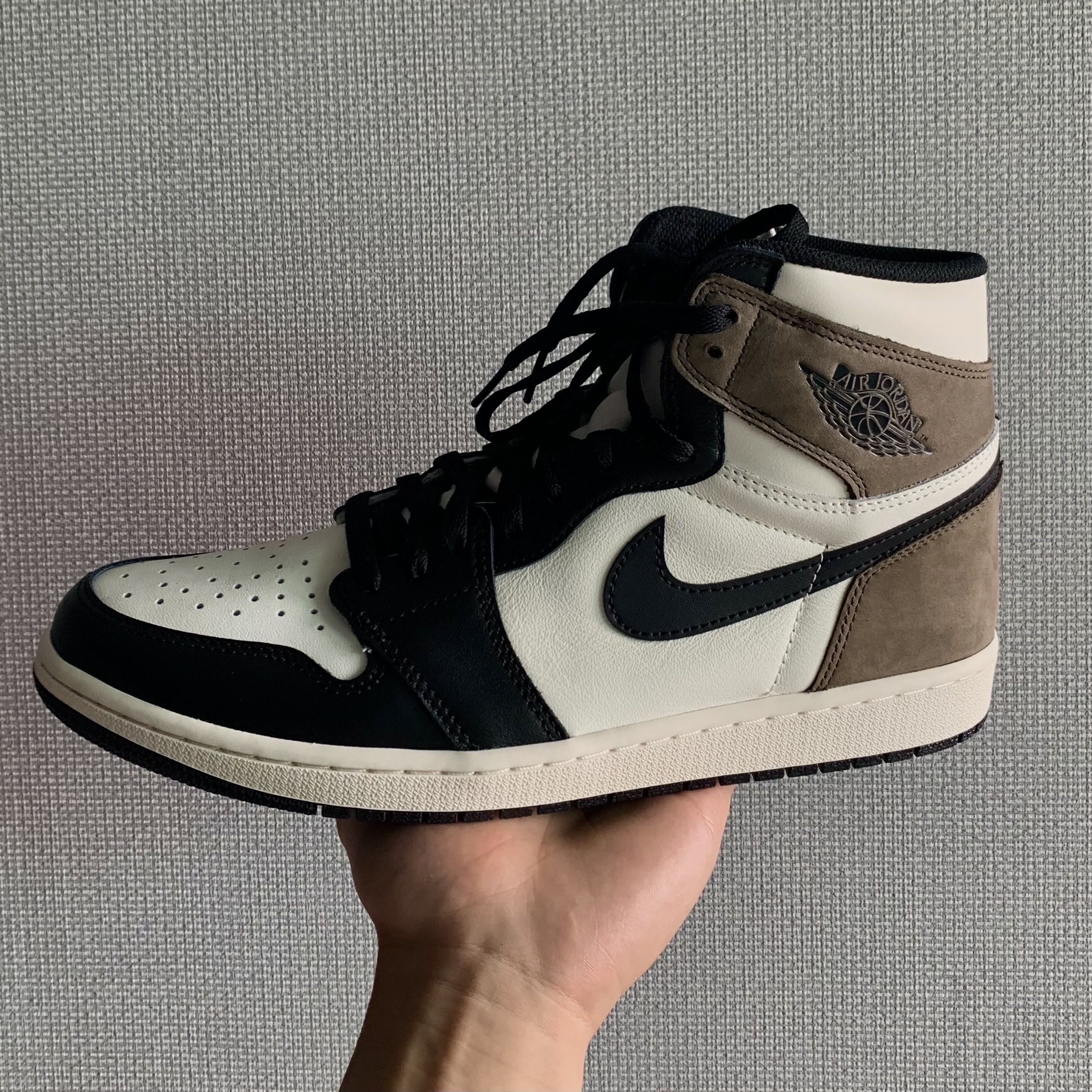 Jordan 1 Retro High OG Black Mocha 착용 스타일