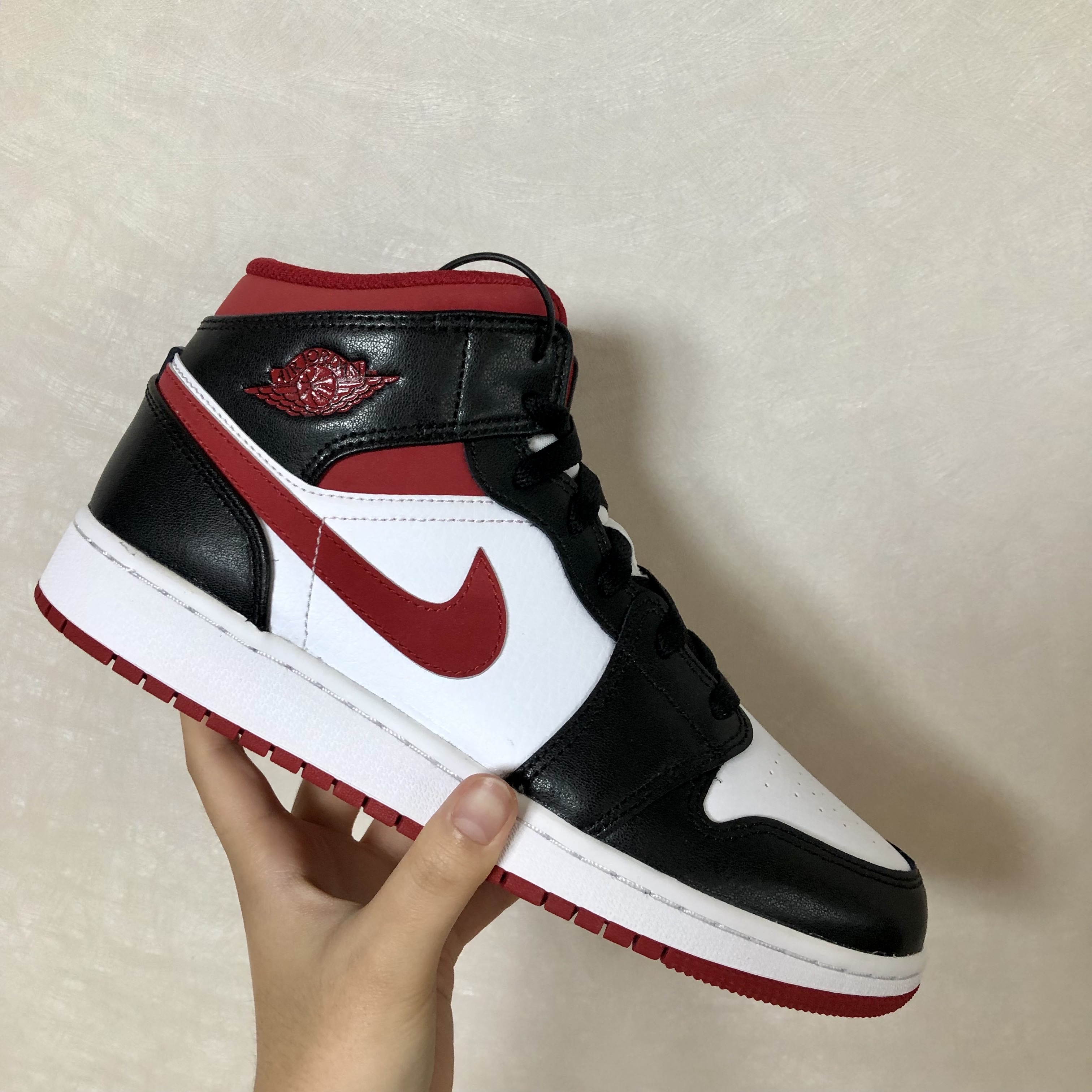 Jordan 1 Mid Gym Red Black White, (GS) Jordan 1 Mid Gym Red Black White 착용 스타일 - 3