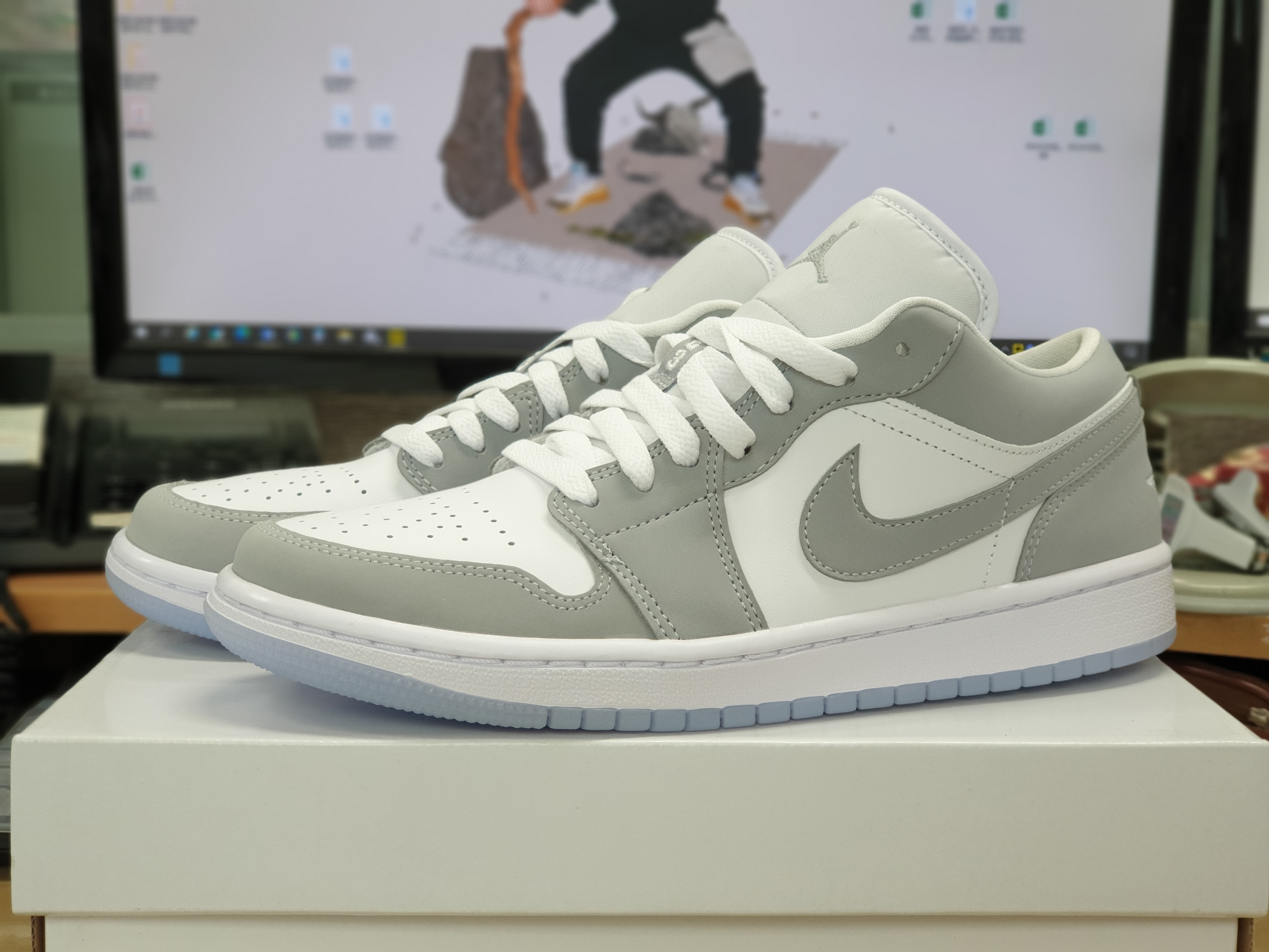 (W) Jordan 1 Low White Wolf Grey 착용 스타일
