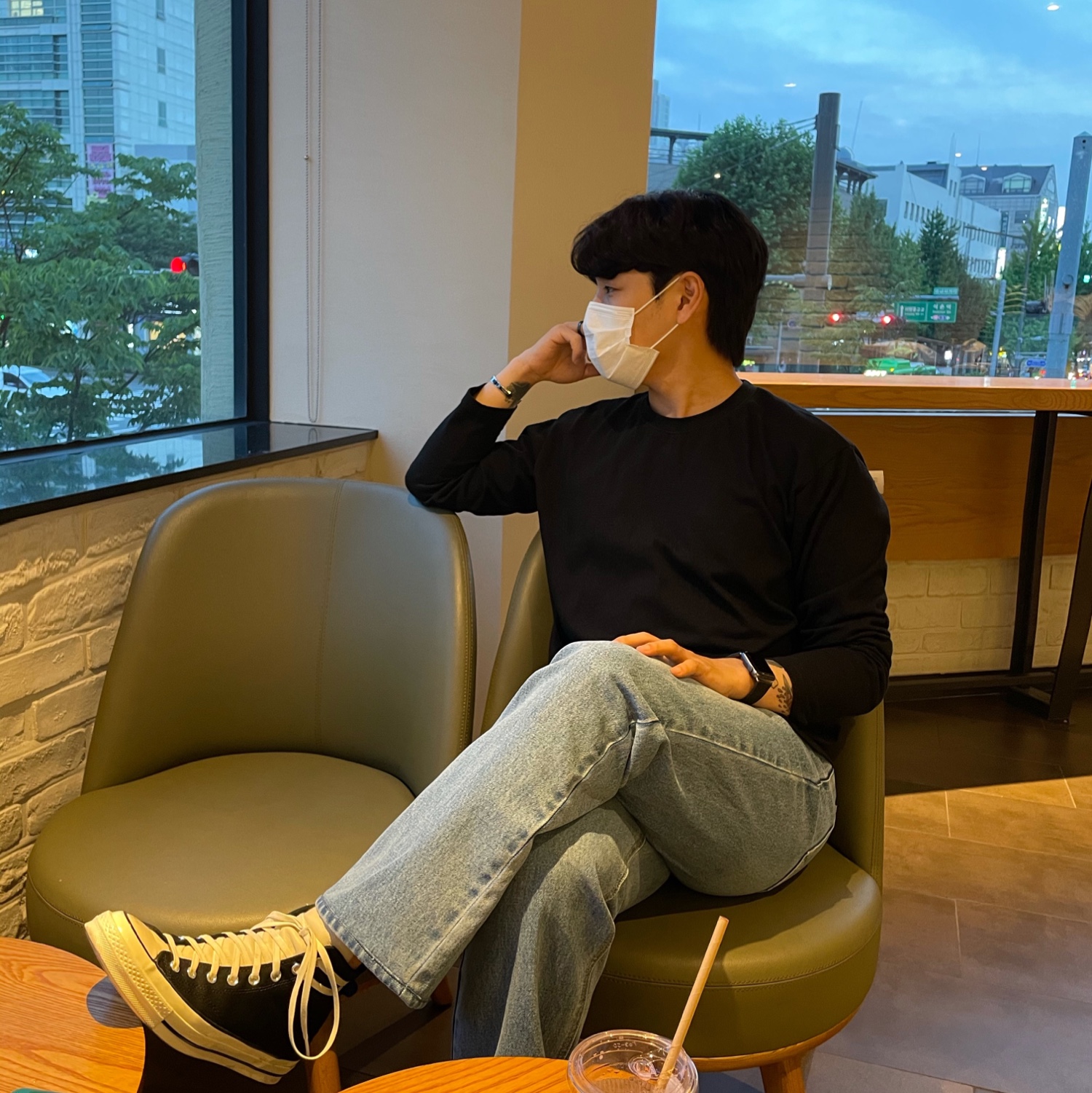 Converse x Fear of God Essentials Chuck 70 Hi Black 2020 착용 스타일 - 1