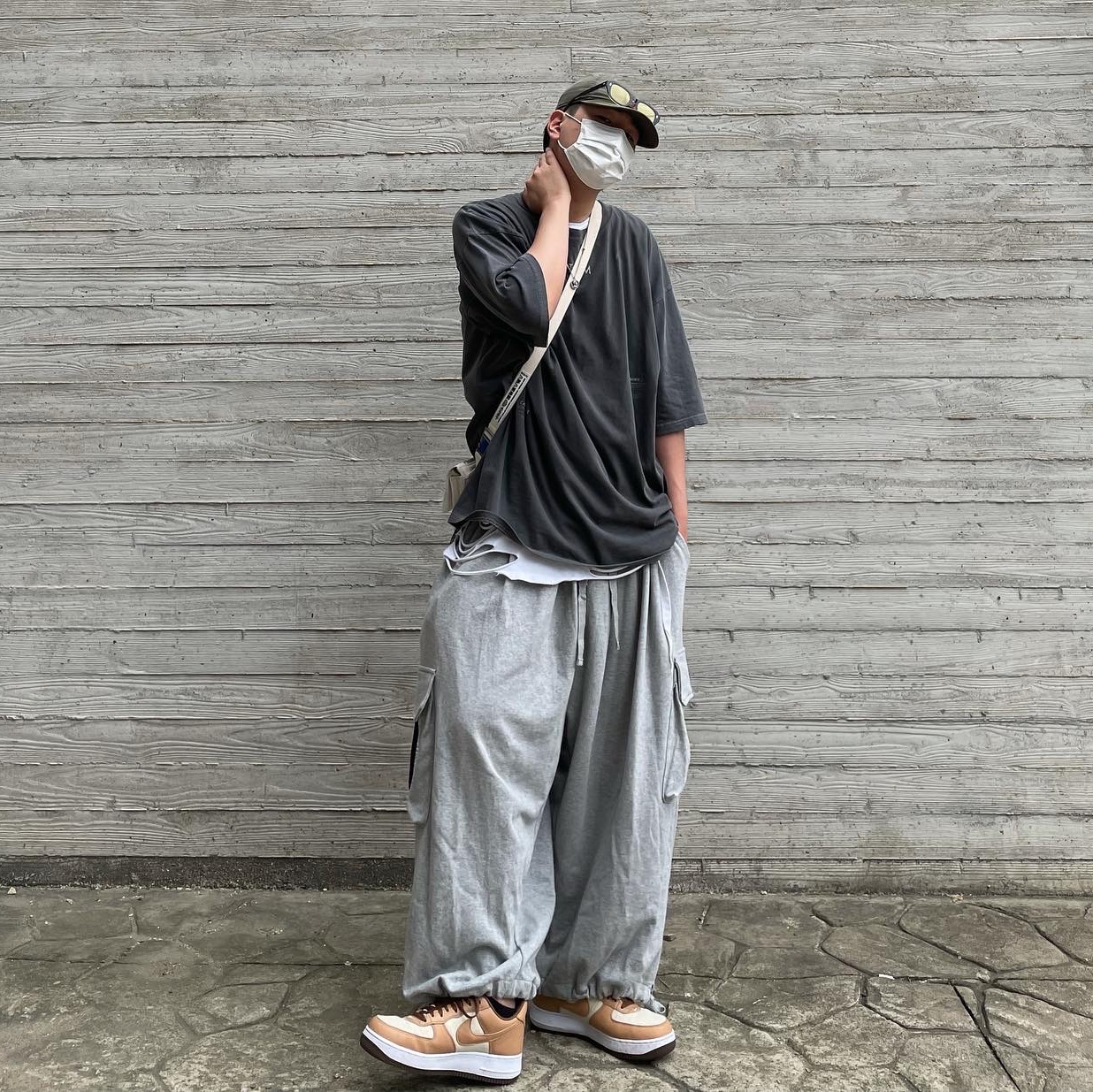 Nike Air Force 1 Low QS Acorn 2021 착용 스타일 - 1