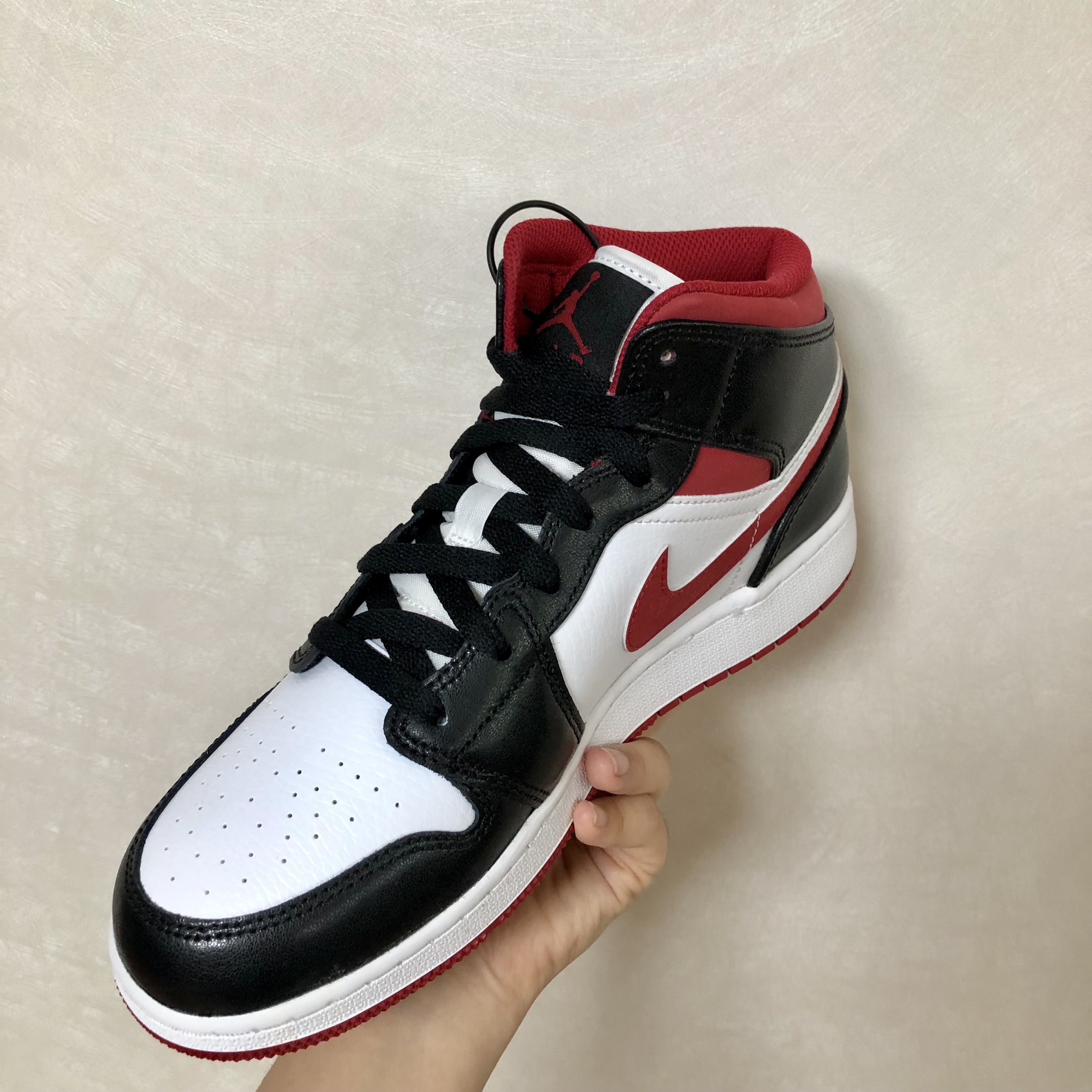 Jordan 1 Mid Gym Red Black White, (GS) Jordan 1 Mid Gym Red Black White 착용 스타일 - 2