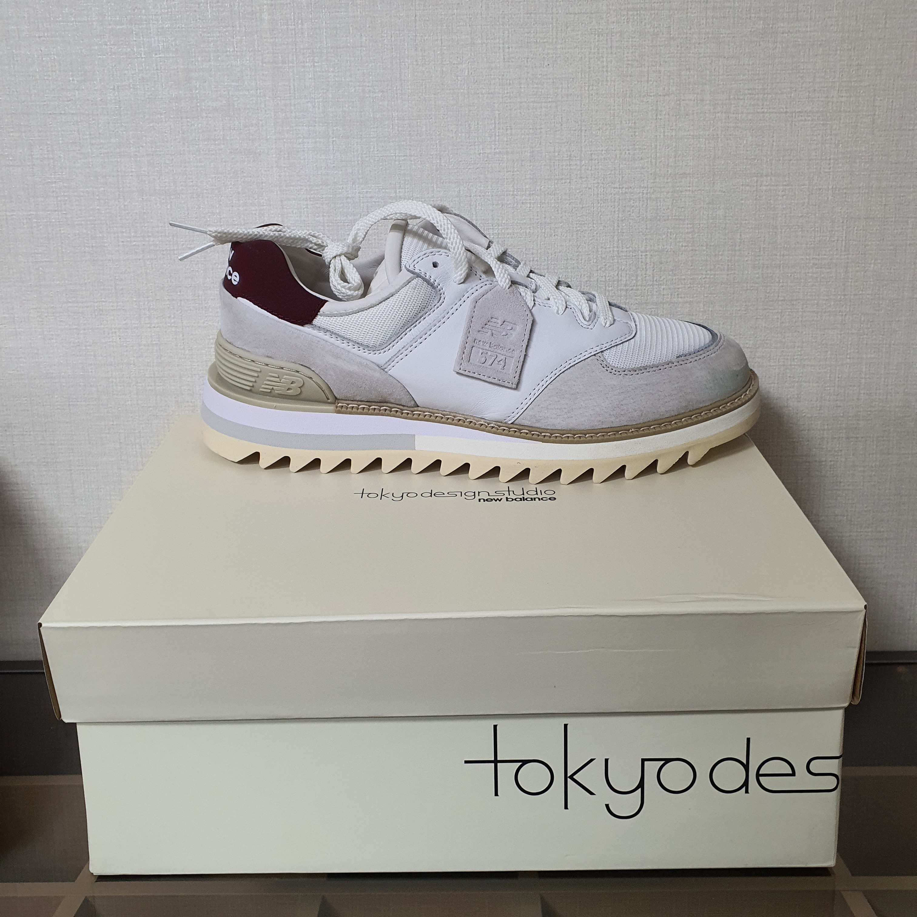 New Balance x Tokyo Design Studio 574 White Burgundy 착용 스타일