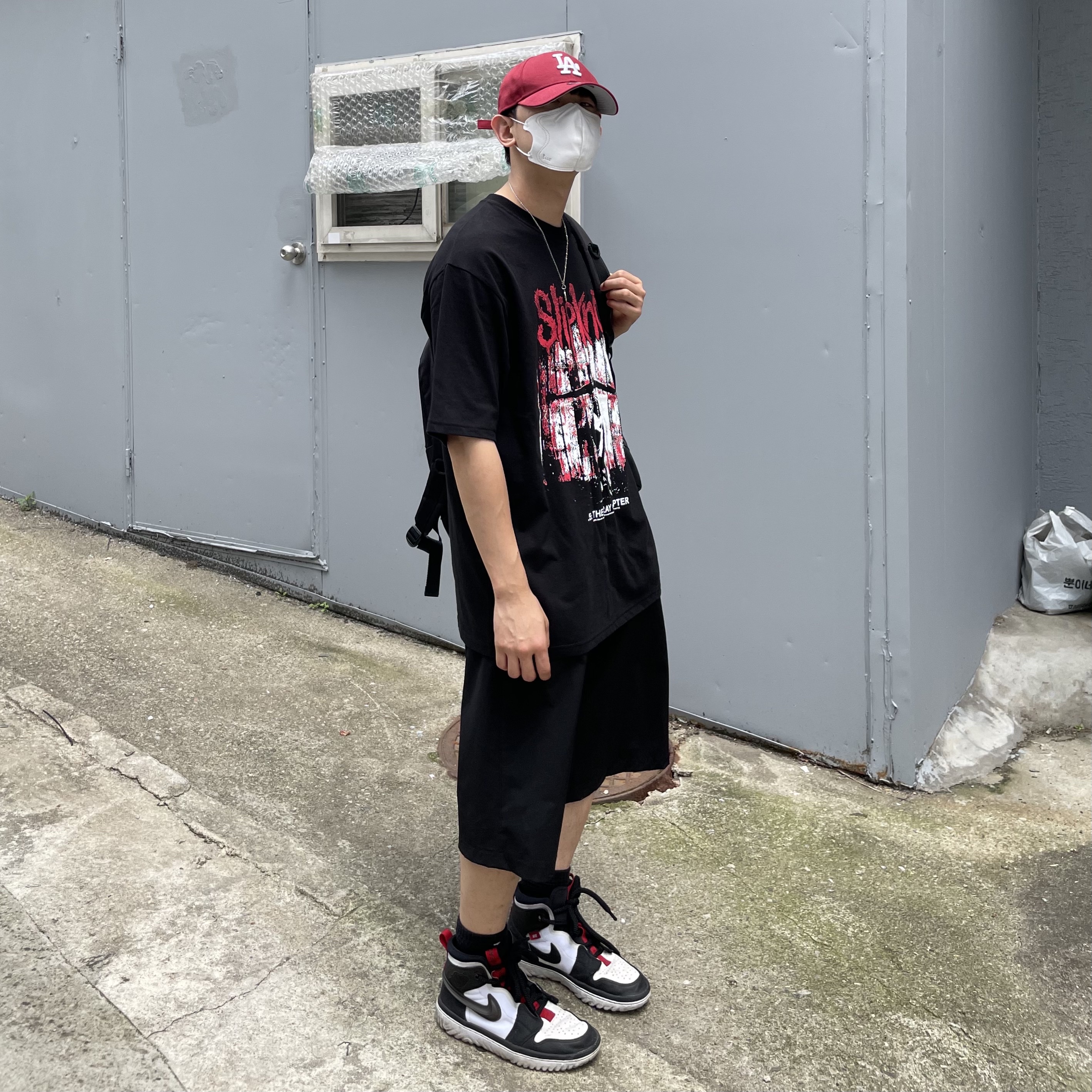 Jordan 1 High React Black White Gym Red 착용 스타일