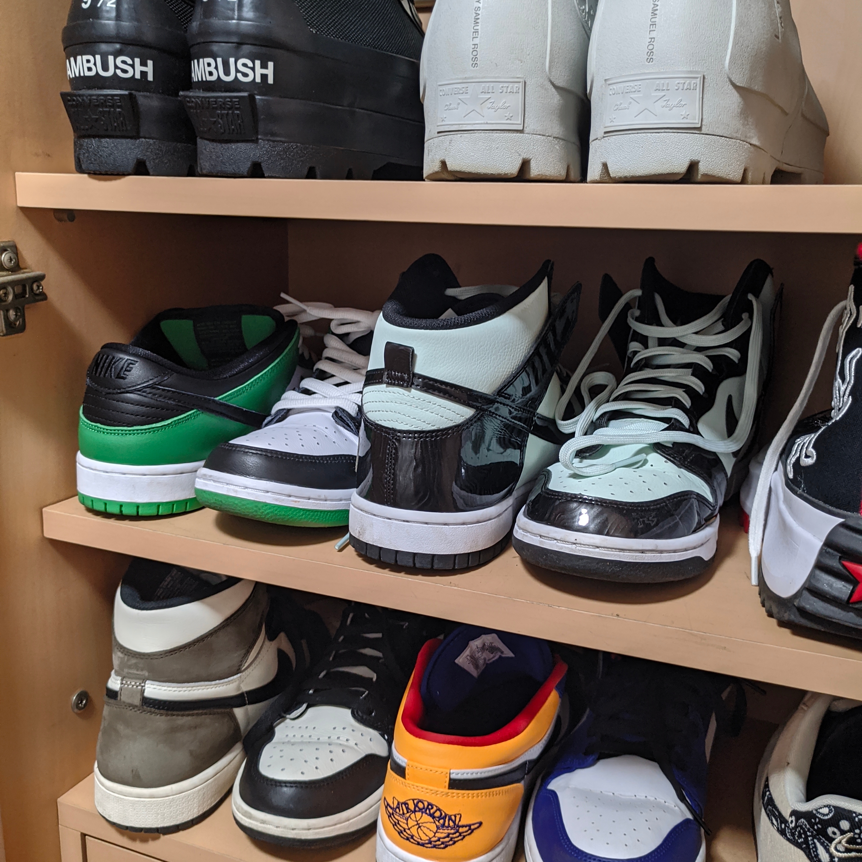 Jordan 1 Retro High OG Black Mocha, Nike Dunk High Barely Green 착용 스타일