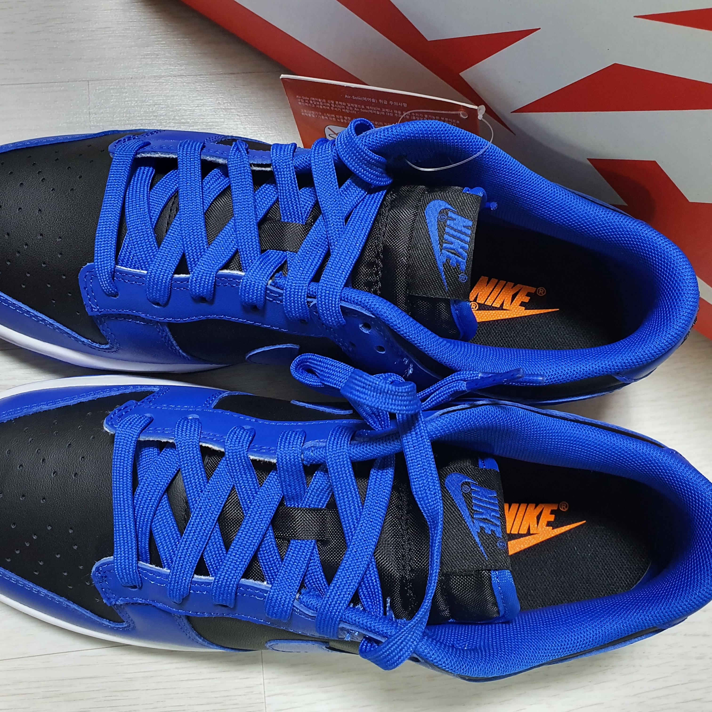 Nike Dunk Low Retro Hyper Cobalt 착용 스타일 - 2