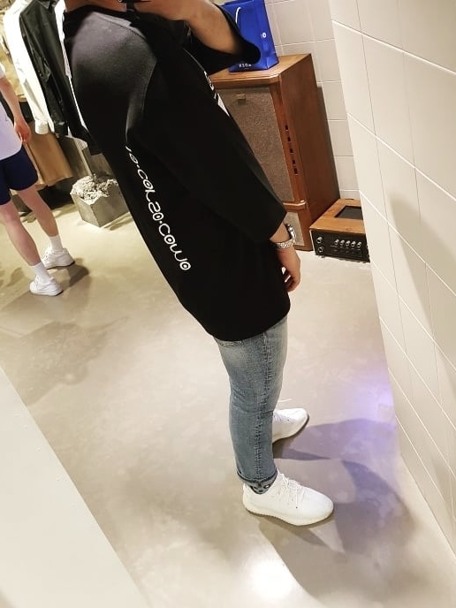Adidas Yeezy Boost 350 V2 Cream/Triple White 착용 스타일 - 2