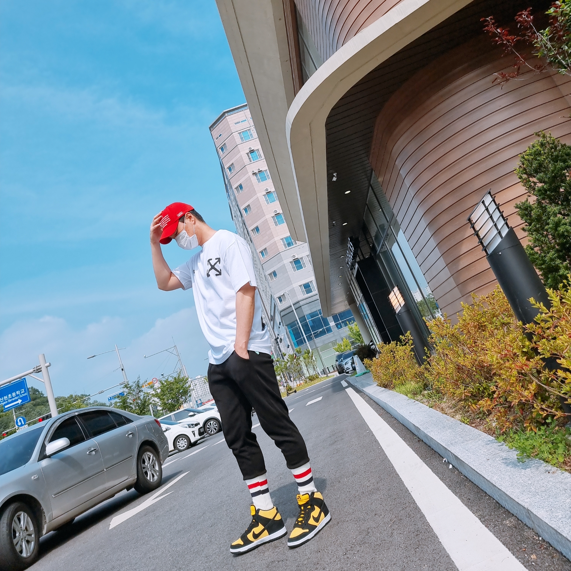 Nike SB Dunk High Pro Maize and Black 착용 스타일 - 1