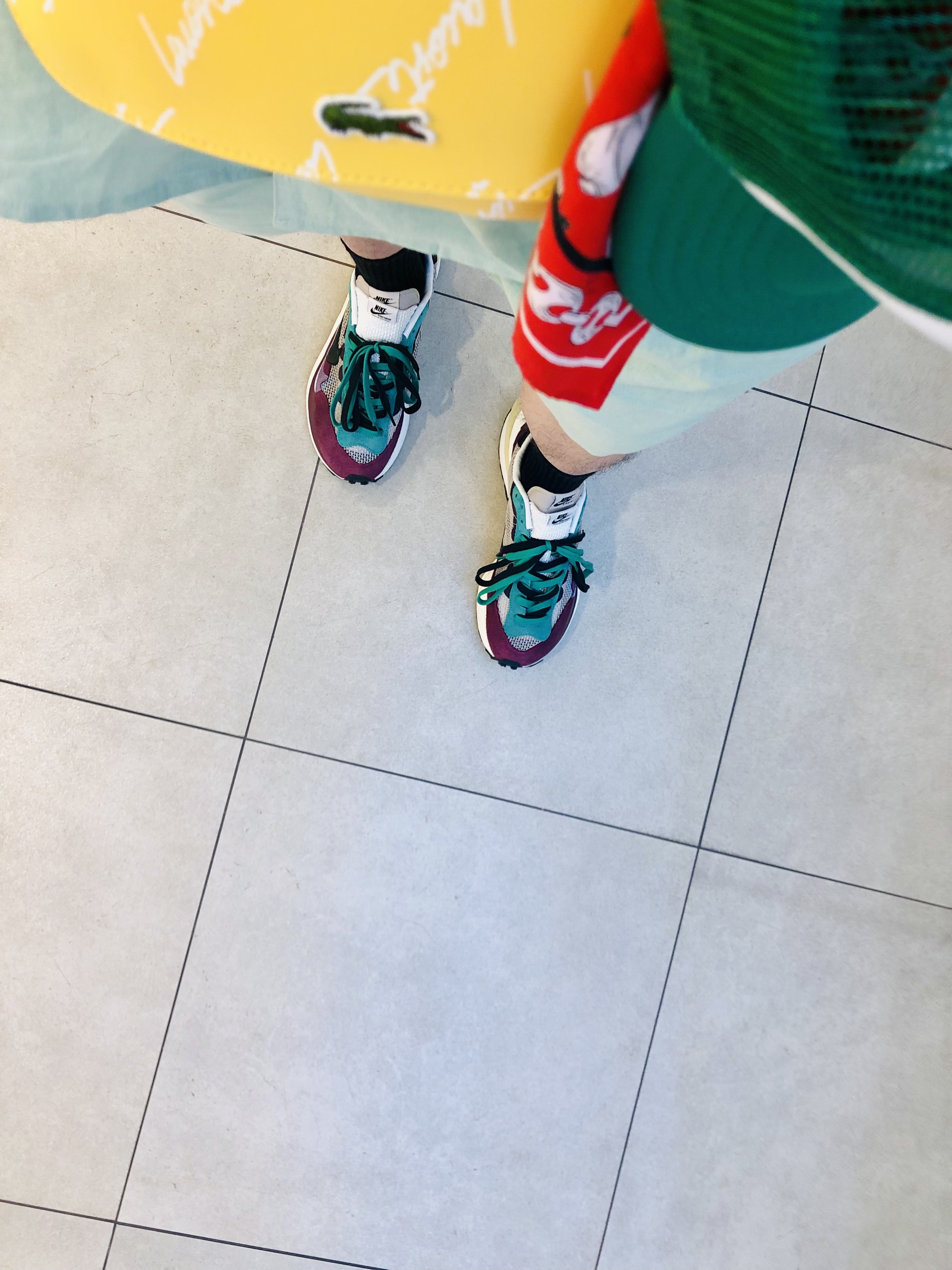 Nike x Sacai VaporWaffle String & Black Villain Red 착용 스타일 - 2