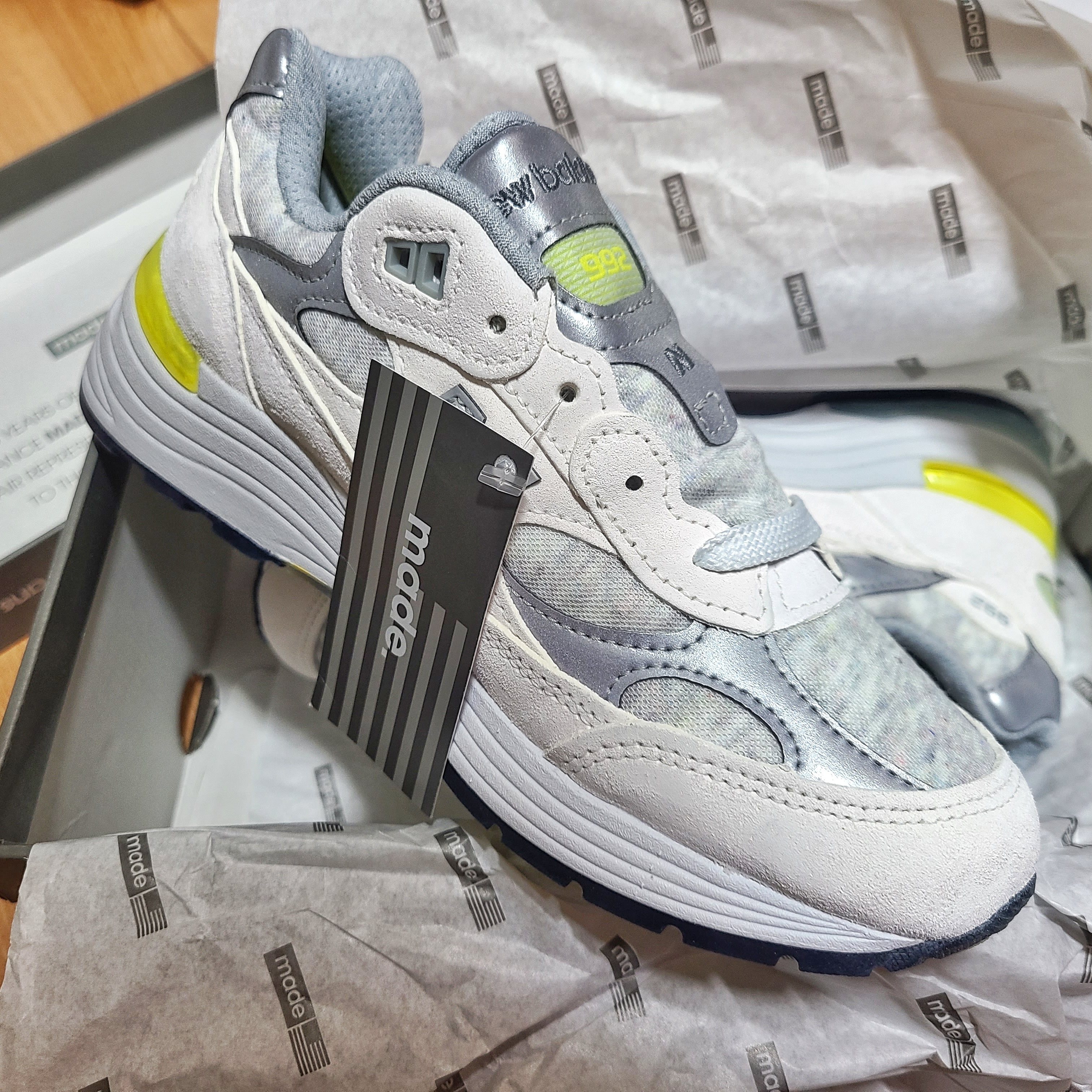 (W) New Balance 992 Made in USA White Cyclone 착용 스타일 - 1