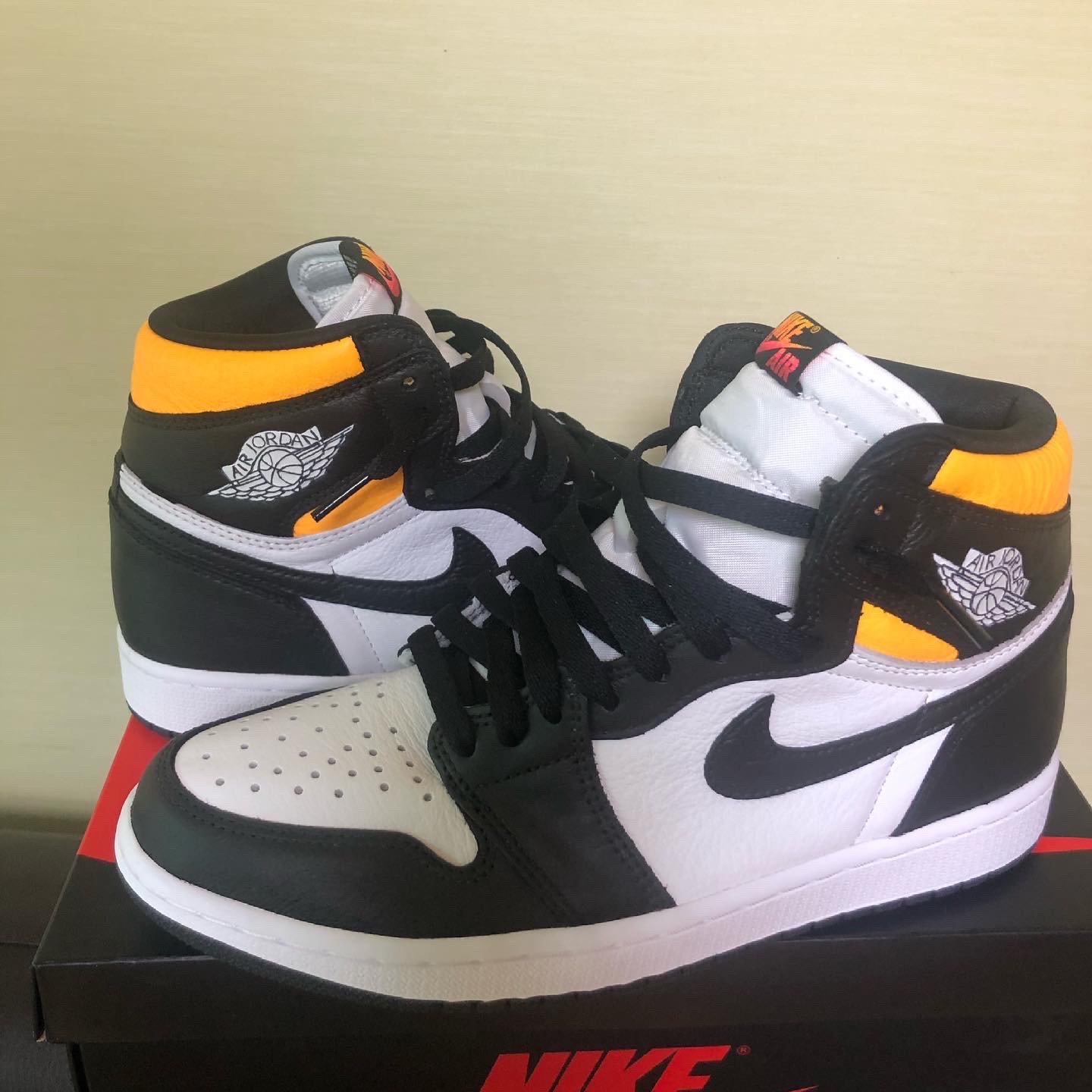 Jordan 1 Retro High OG Light Fusion Red 착용 스타일